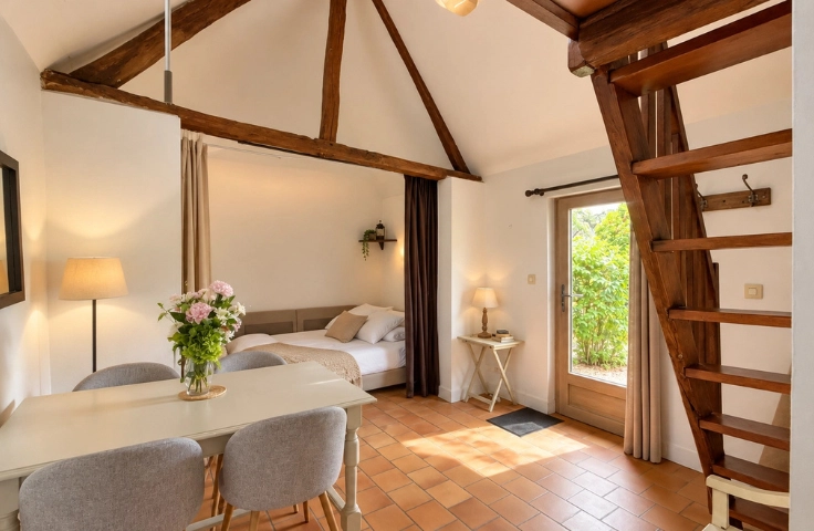 salon de la maison avec un espace salle à manger