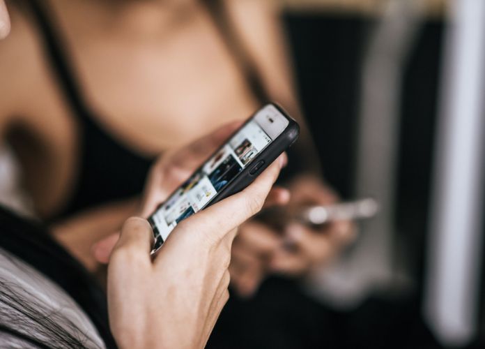 Illustrasjon til blogginnlegg om tillit og sosiale medier – likes vs. ekte engasjement