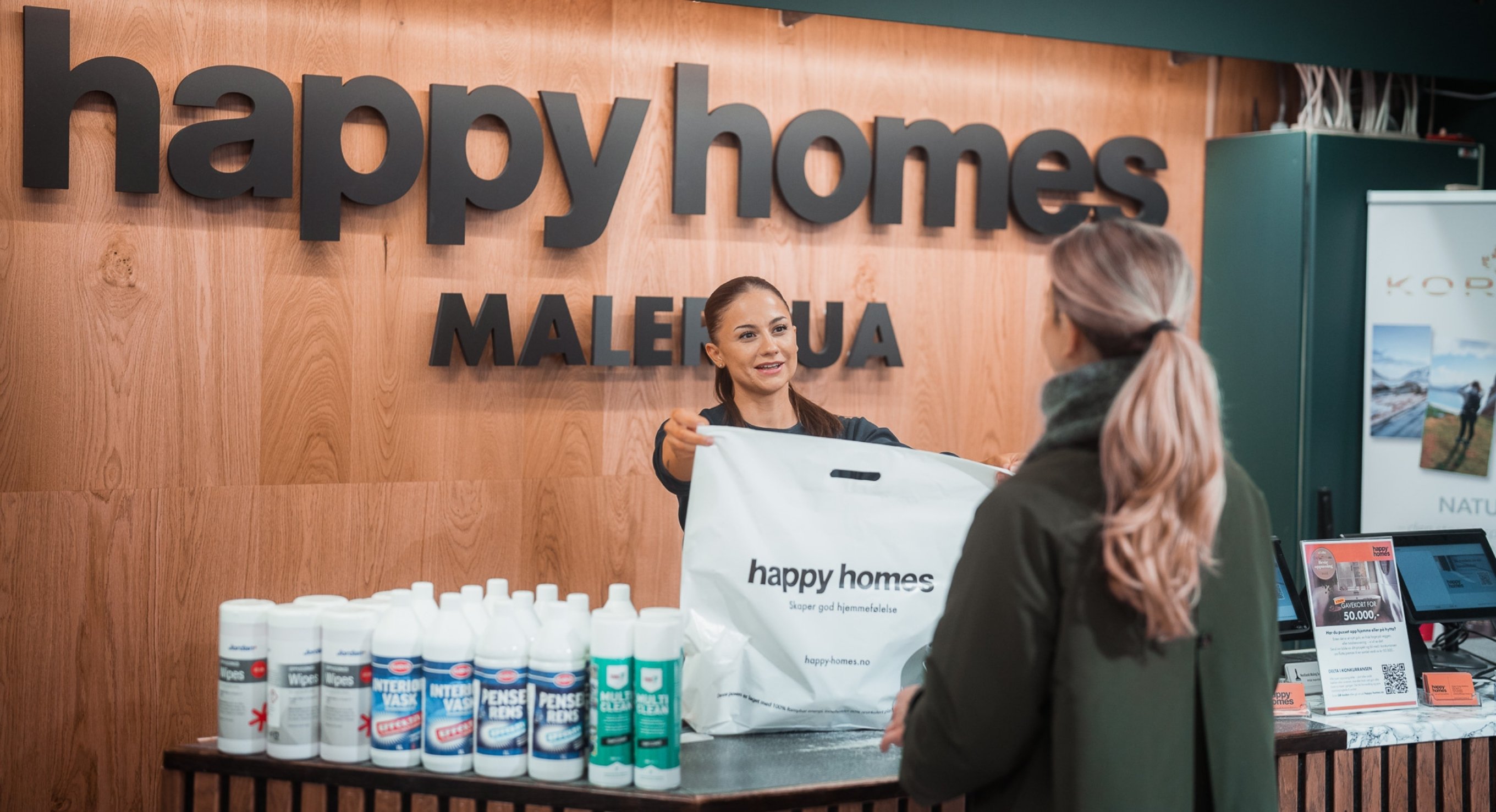 Foto- og videoproduksjon for Happy Homes Malerbua – fagfolk og kundemøte i lokal fargehandel