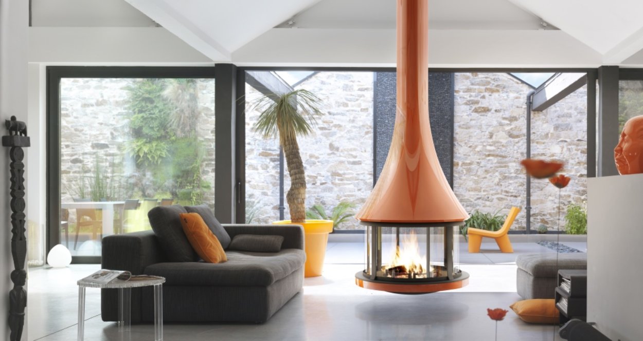 Advantages & Disadvantages of a Hanging Gas Fireplace