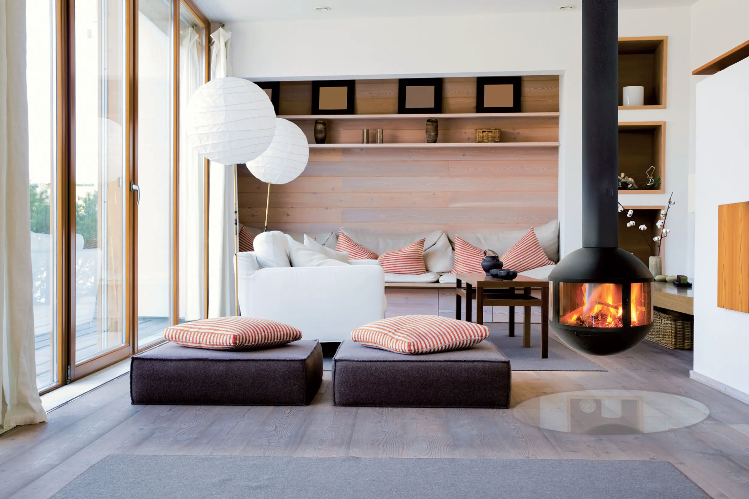 Agorafocus suspended 360 degree wood stove by Focus Creation with glass fireguard