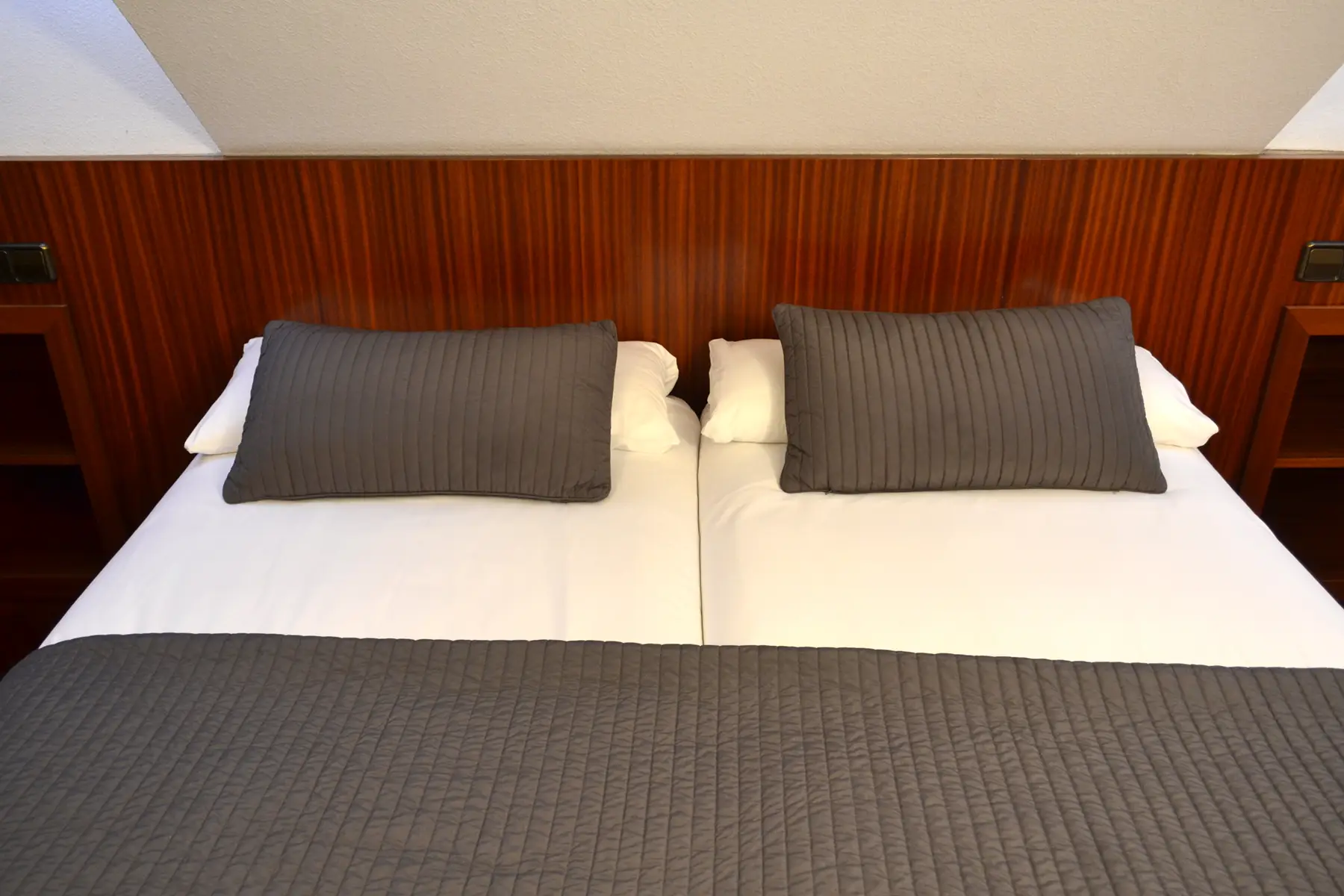 Dos camas individuales juntas — Apartamento Cuádruple, InsideHome Santa Cristina, Oleiros
