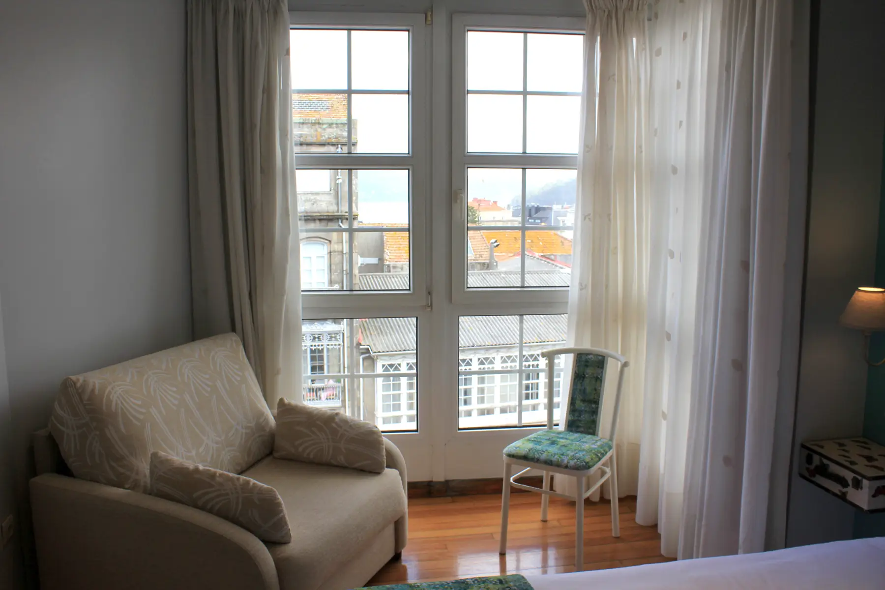 Butaca junto a la ventana — Estudio Estándar, InsideHome Porta do Sol, Vigo