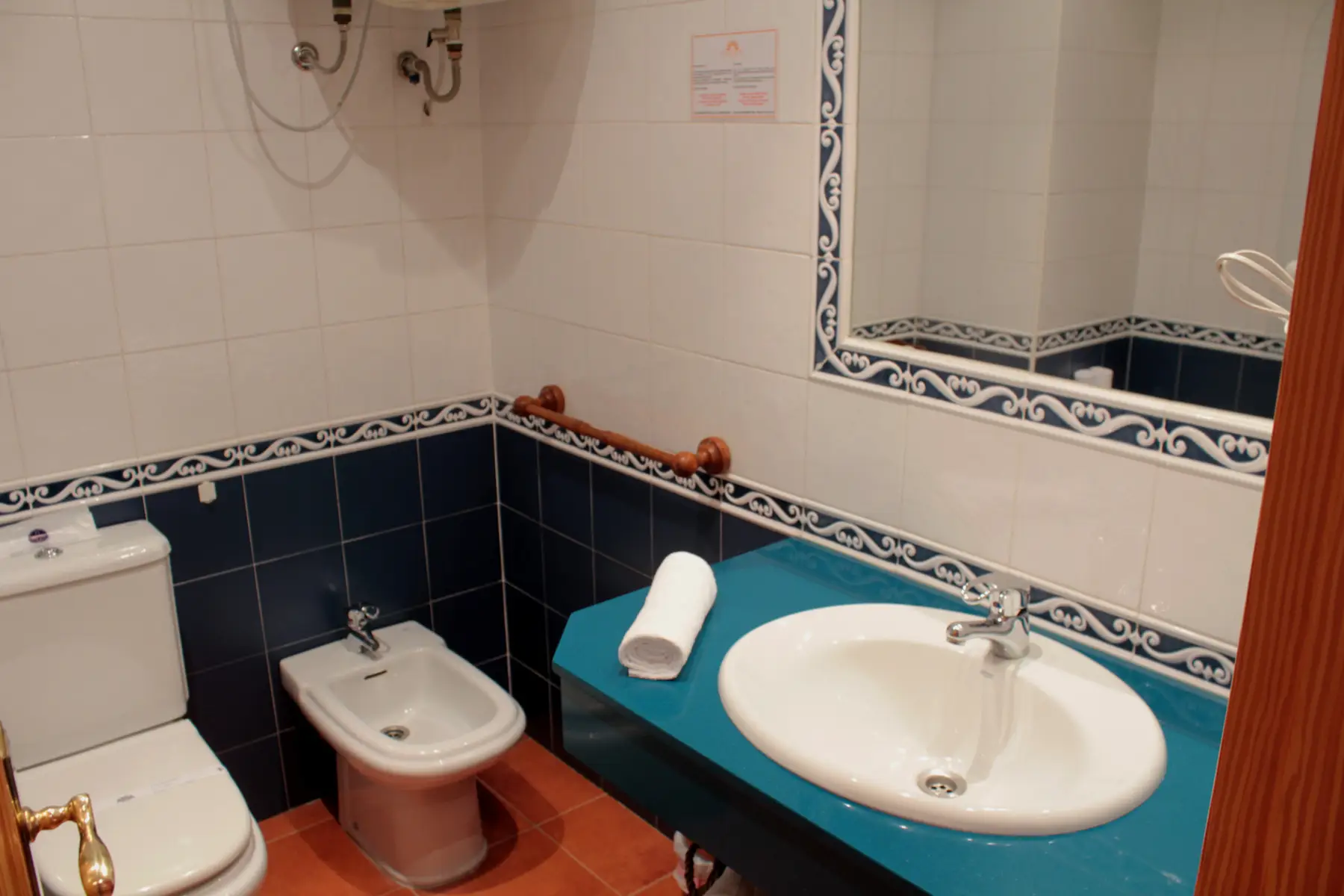 Baño con lavabo y bidé — Estudio Triple, InsideHome Porta do Sol, Vigo