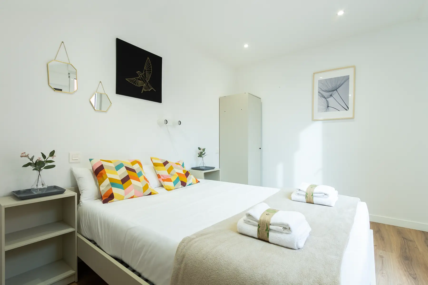 Dormitorio con cama doble — Apartamento de 2 dormitorios - Estilo B, InsideHome Palencia Centro, Palencia