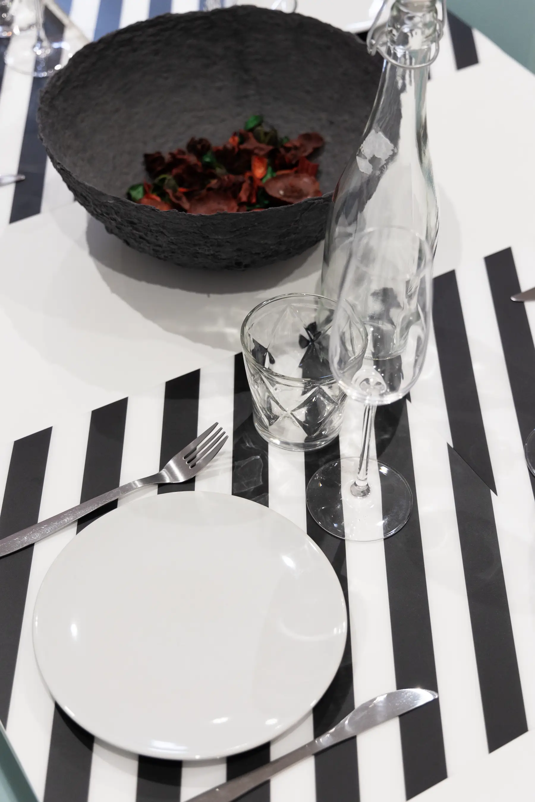 Detalle de mesa puesta — Apartamento de 2 dormitorios - Estilo C, InsideHome Palencia Centro, Palencia