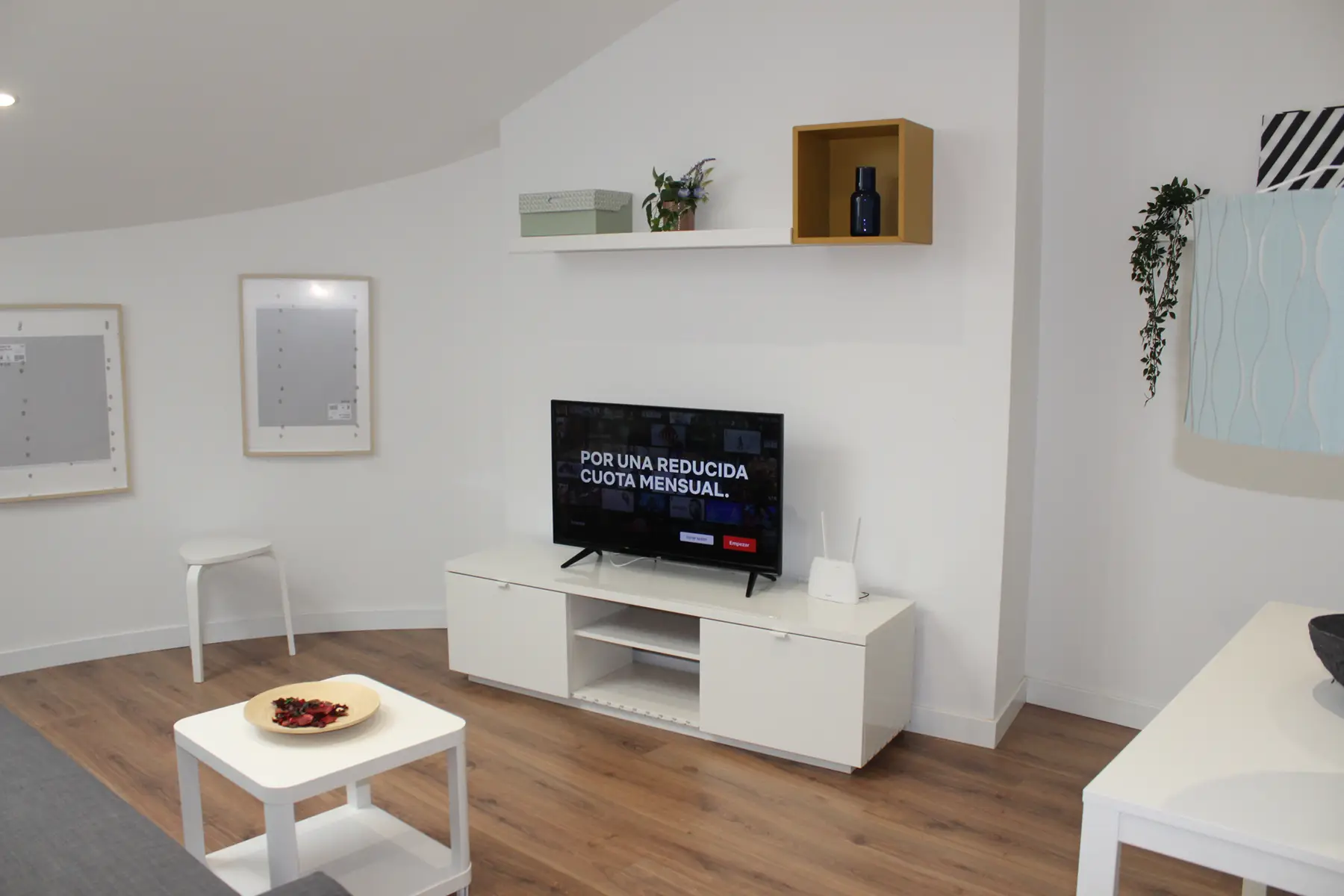 Salón con televisión — Estudio, InsideHome Palencia Centro, Palencia
