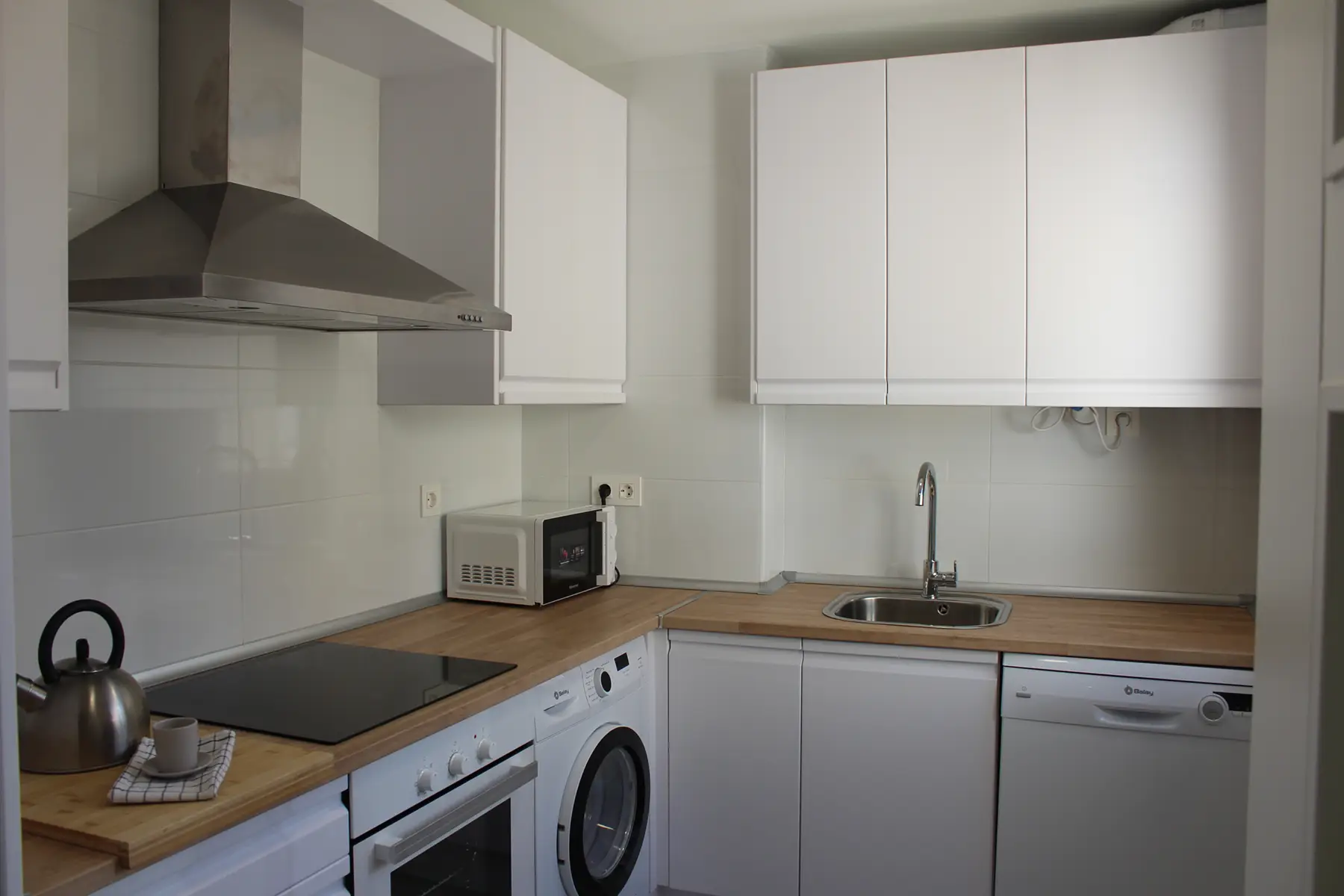 Cocina equipada con lavadora — Estudio, InsideHome Palencia Centro, Palencia