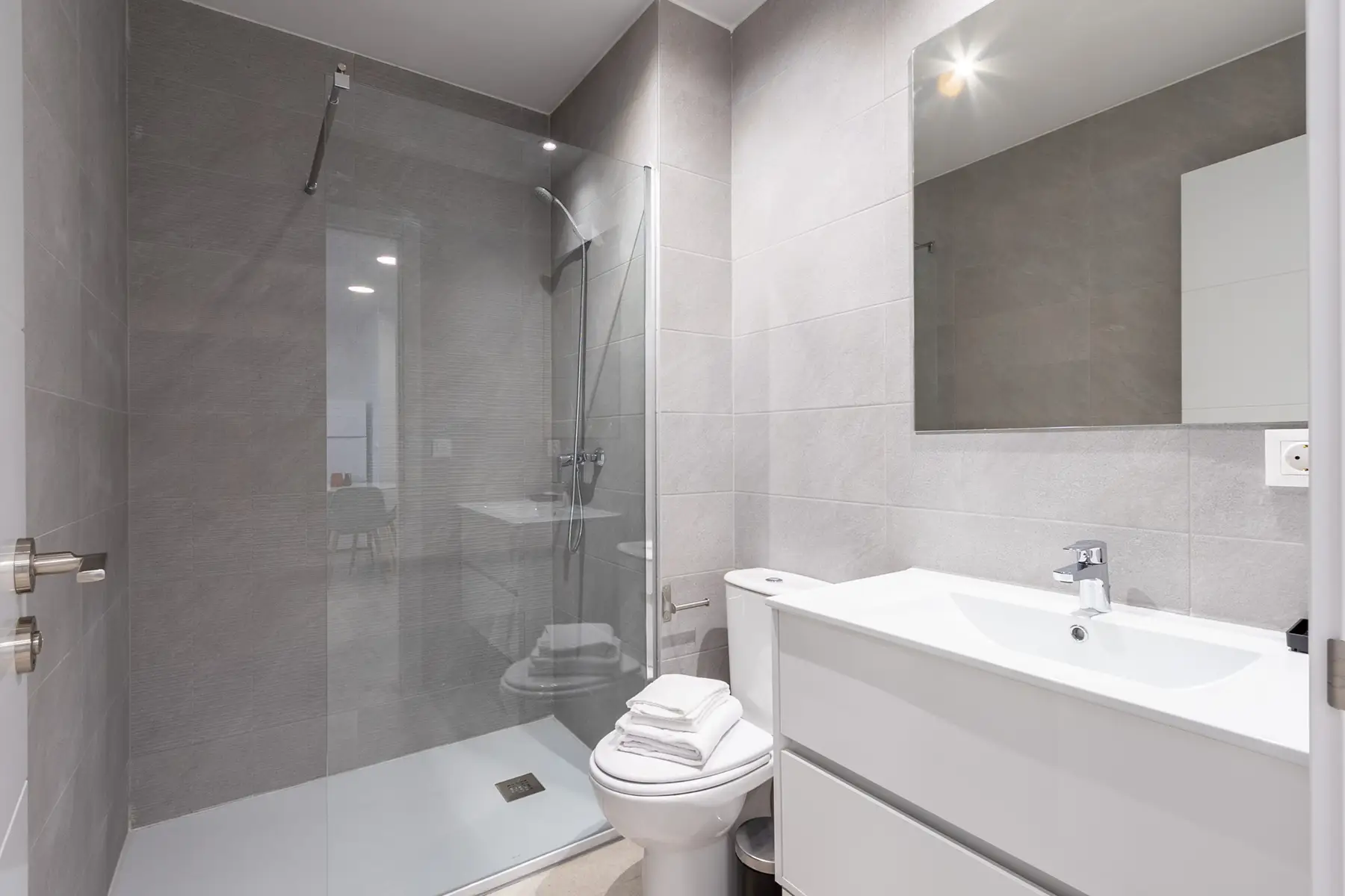 Baño con ducha y lavabo — Estudio, InsideHome Ciudad de Valladolid, Valladolid