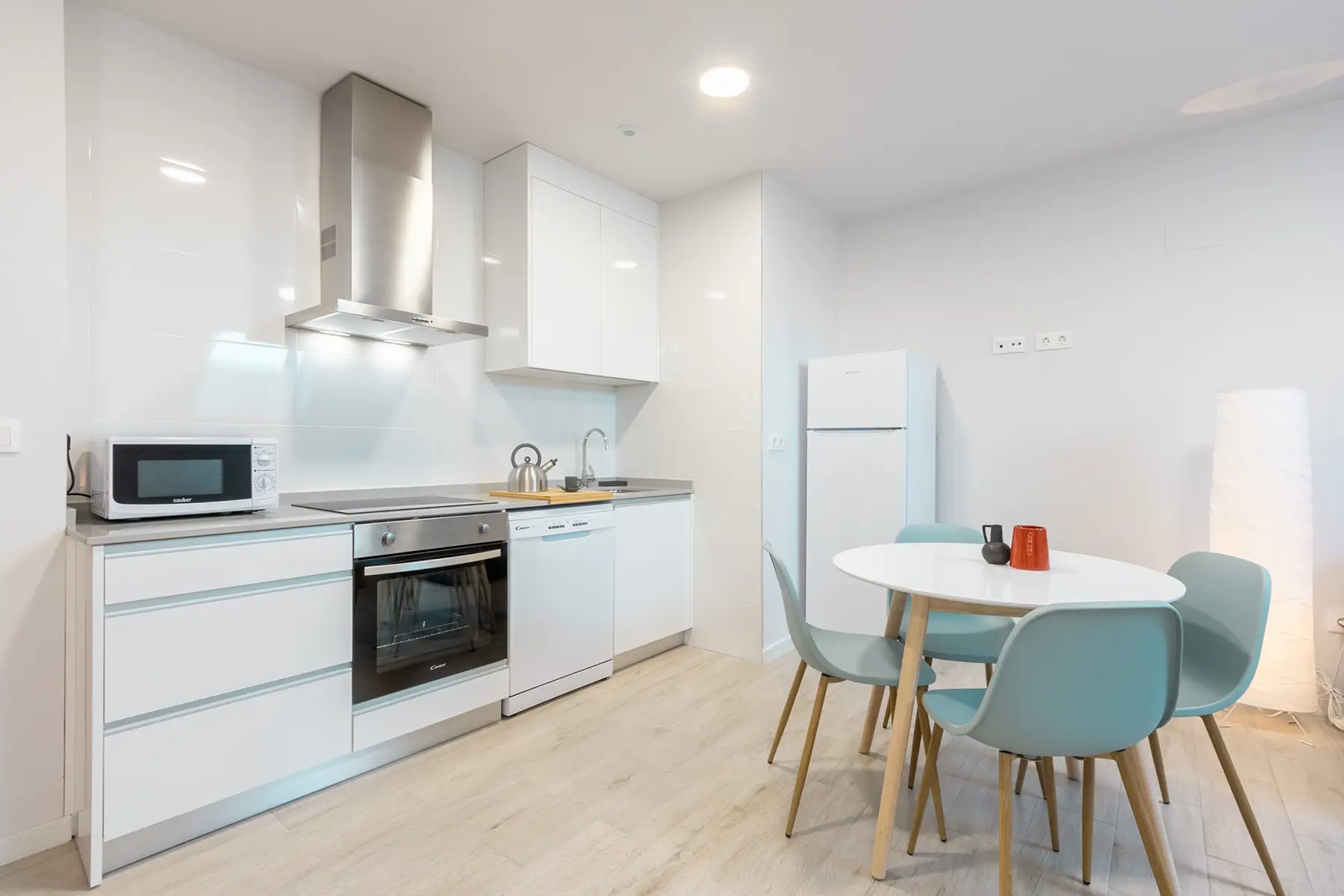 Cocina equipada con horno — Estudio, InsideHome Ciudad de Valladolid, Valladolid