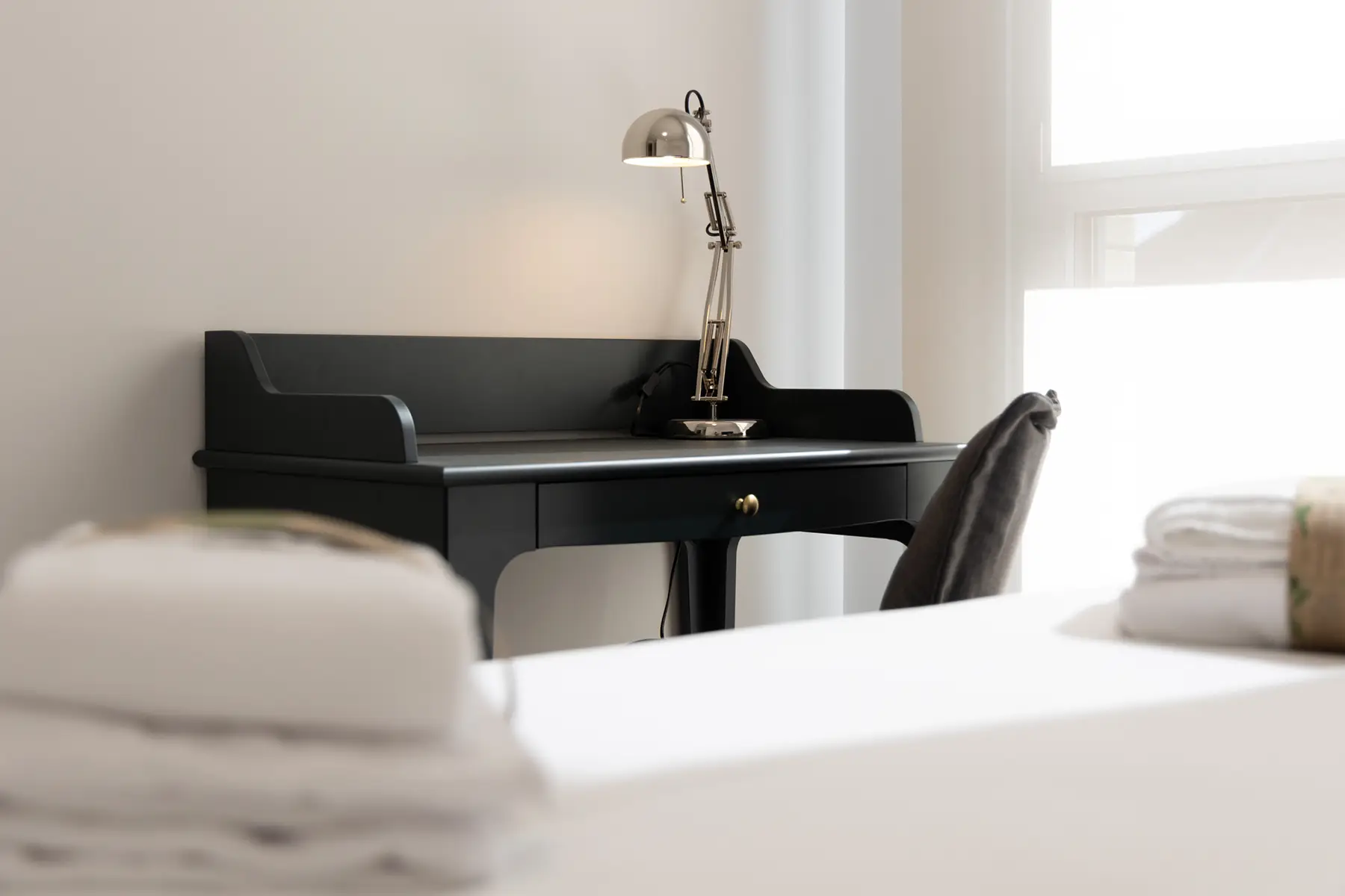 Detalle del escritorio del dormitorio — Apartamento de 1 Habitación - Estilo B, InsideHome Ciudad de Valladolid, Valladolid