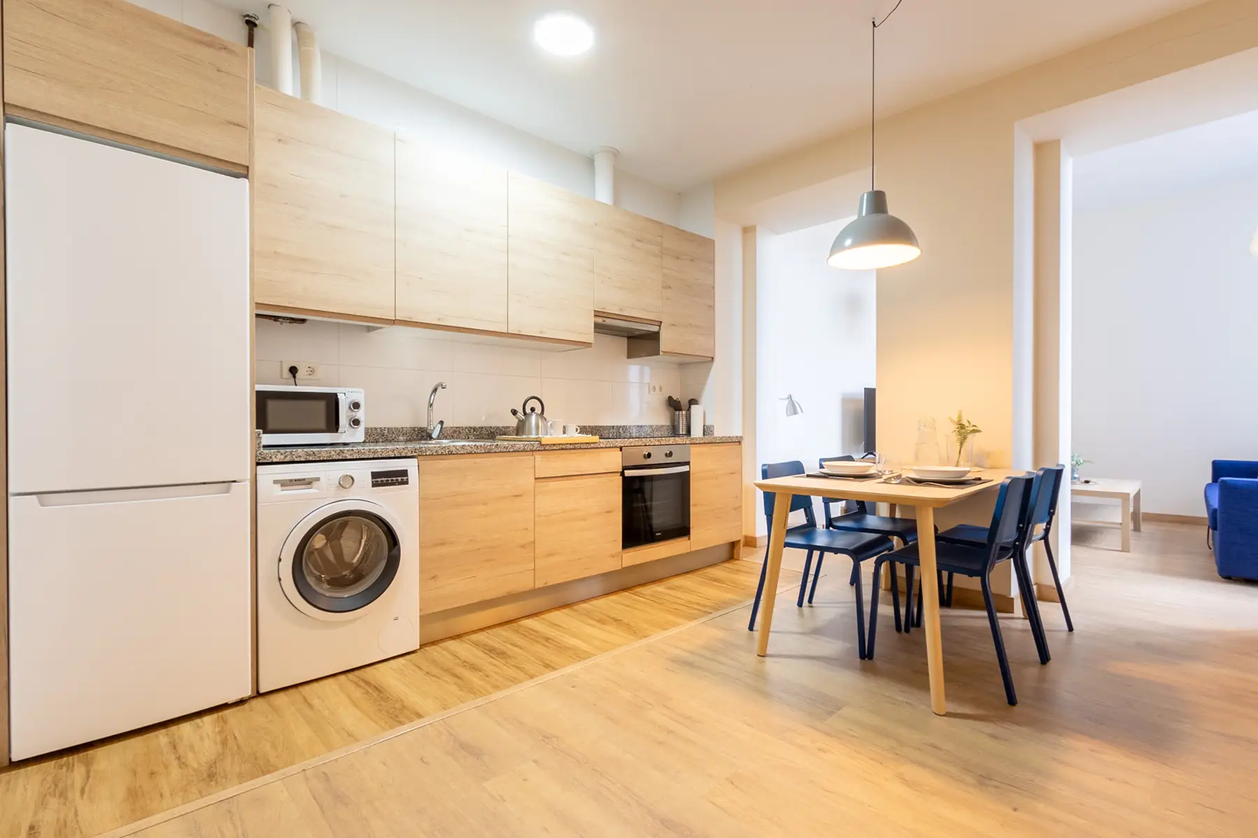 Cocina abierta con zona de comedor — Apartamento de 2 dormitorios - Estilo B, InsideHome Ciudad de Avilés, Avilés