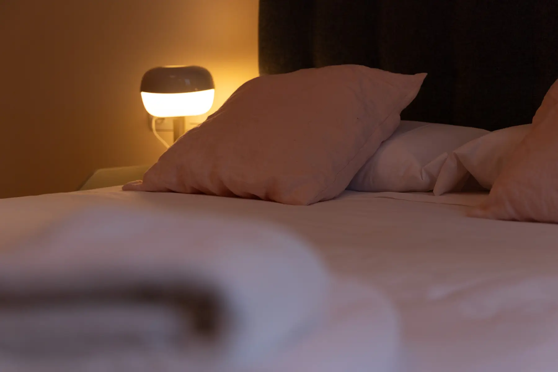 Detalle de la cama del dormitorio — Apartamento de 2 dormitorios - Estilo B, InsideHome Ciudad de Avilés, Avilés