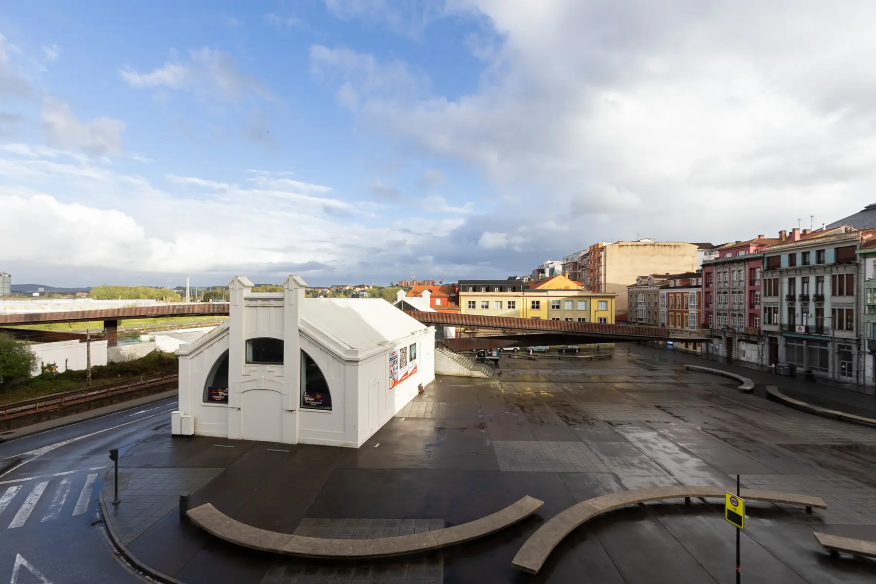 Vistas a la plaza desde el apartamento — Apartamento de 2 dormitorios - Estilo A, InsideHome Ciudad de Avilés, Avilés