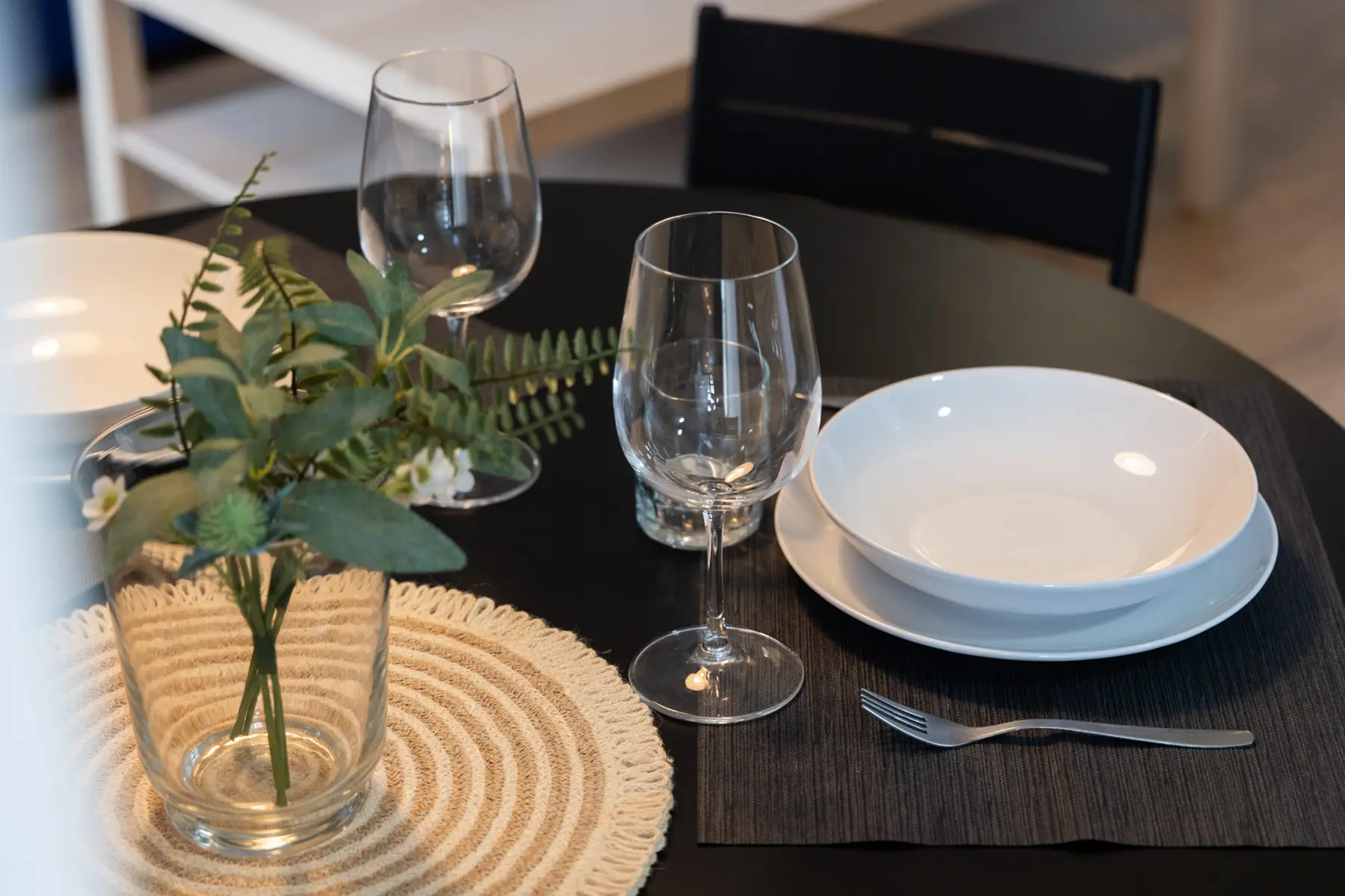 Detalle de la mesa puesta — Apartamento de 2 dormitorios - Estilo A, InsideHome Ciudad de Avilés, Avilés