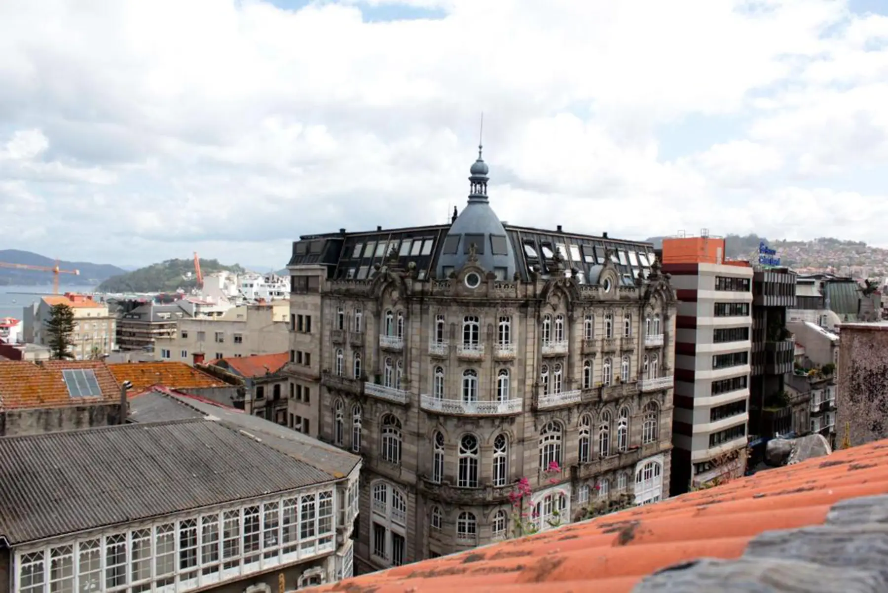 Vistas del centro y la ría — InsideHome Porta do Sol, apartamentos turísticos en Vigo