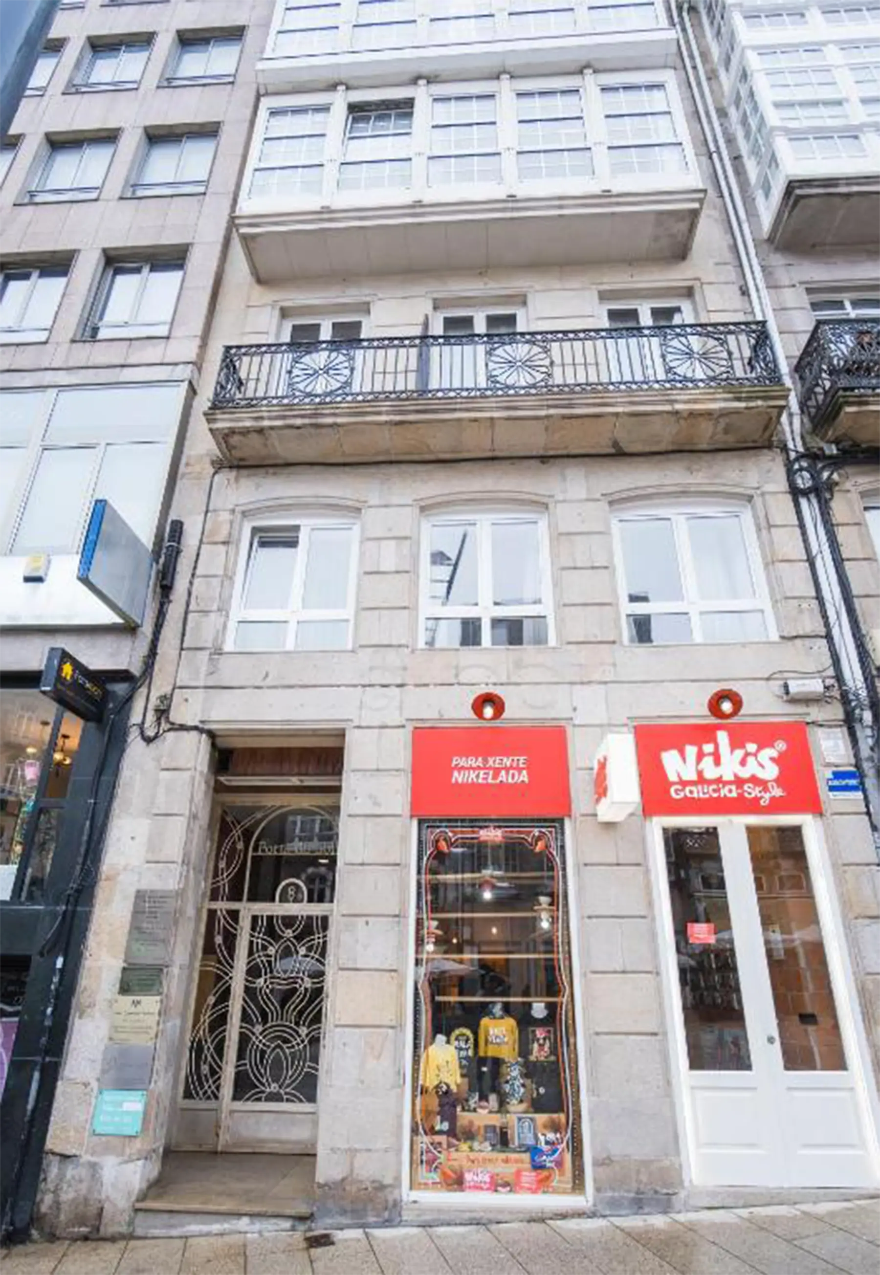 Fachada y portal del edificio — InsideHome Porta do Sol, apartamentos turísticos en Vigo