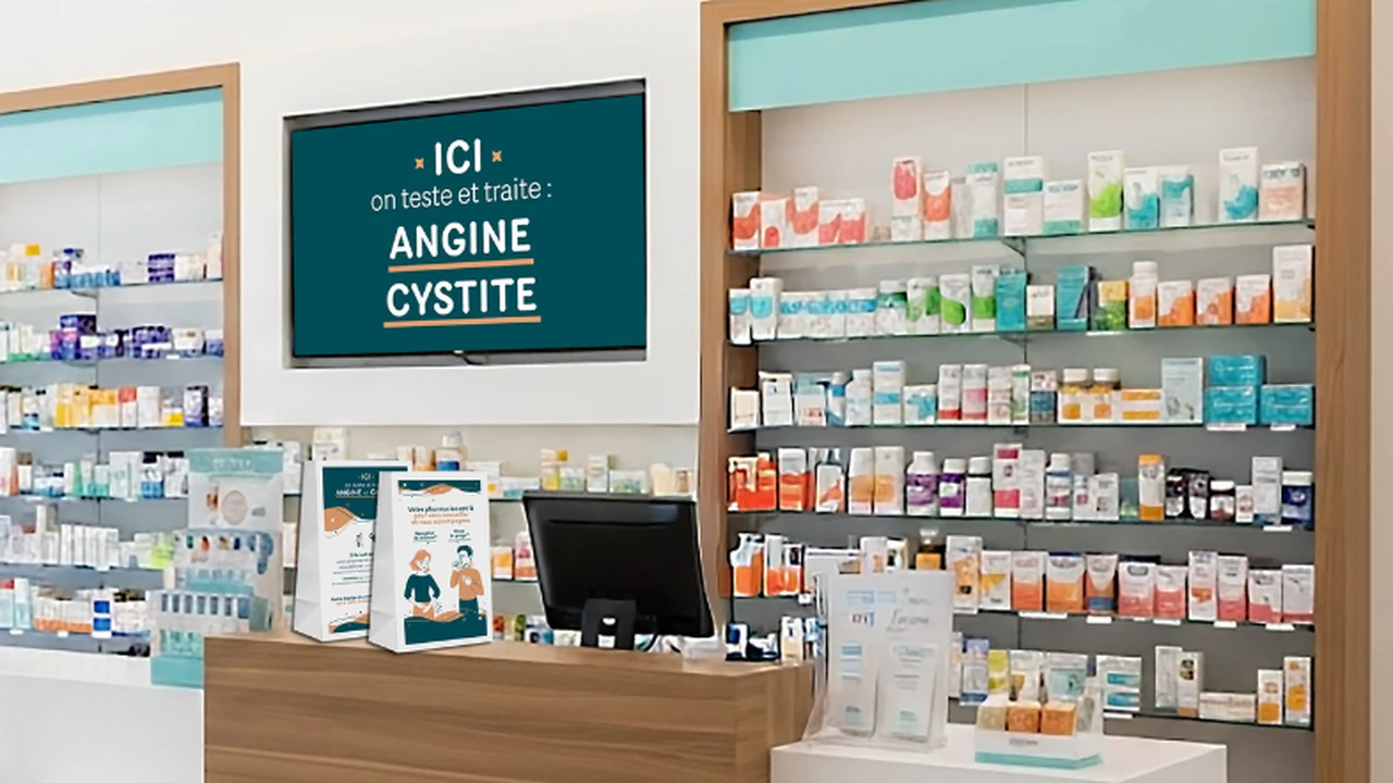 Intérieur d'une pharmacie avec une affiche disant ici on teste et traite angine et cystite.