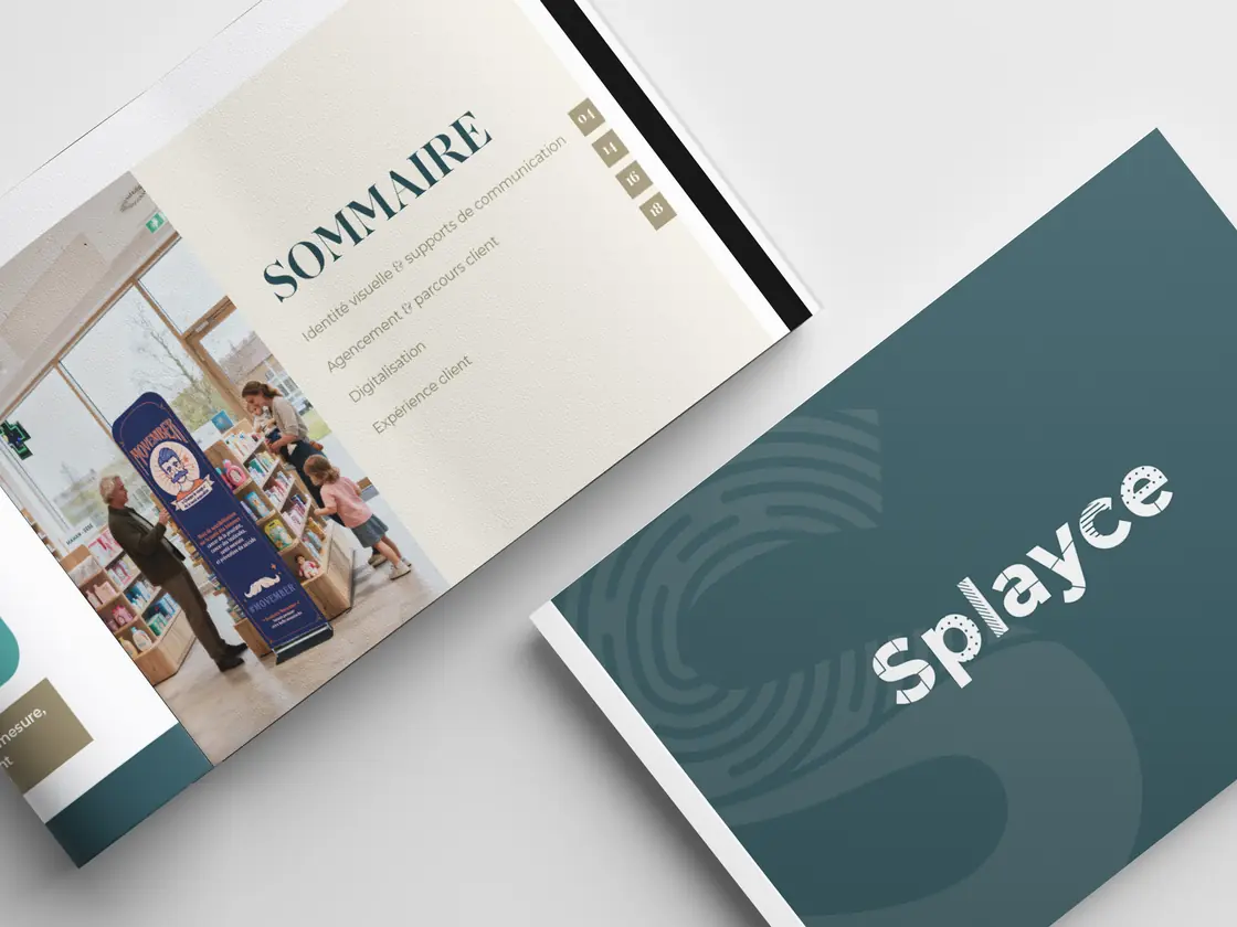 Page de sommaire bilingue avec image d'une pharmacie et le logo Splayce sur fond bleu.