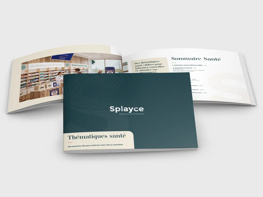 Brochure ouverte sur les thèmes santé avec couverture bleu foncé portant le logo Splayce.