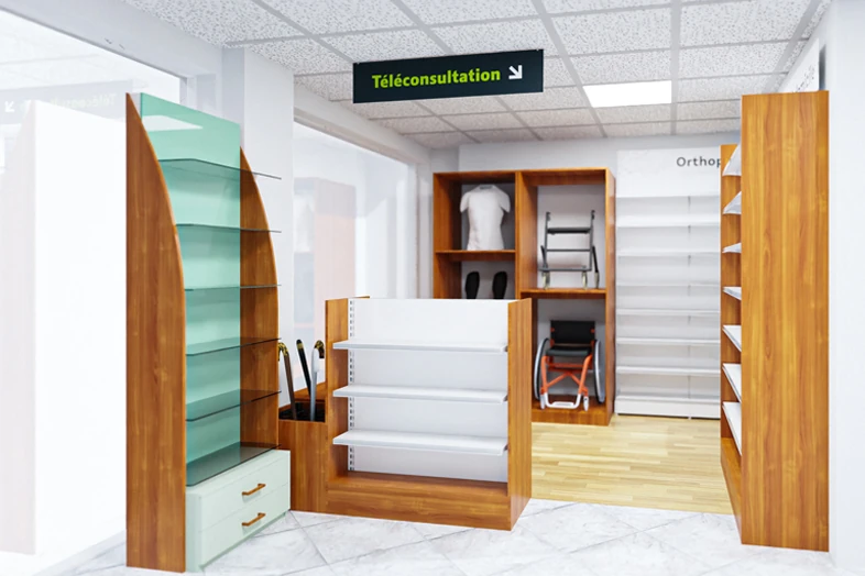 Intérieur de pharmacie avec étagères en bois vides et signalisation téléconsultation au plafond.