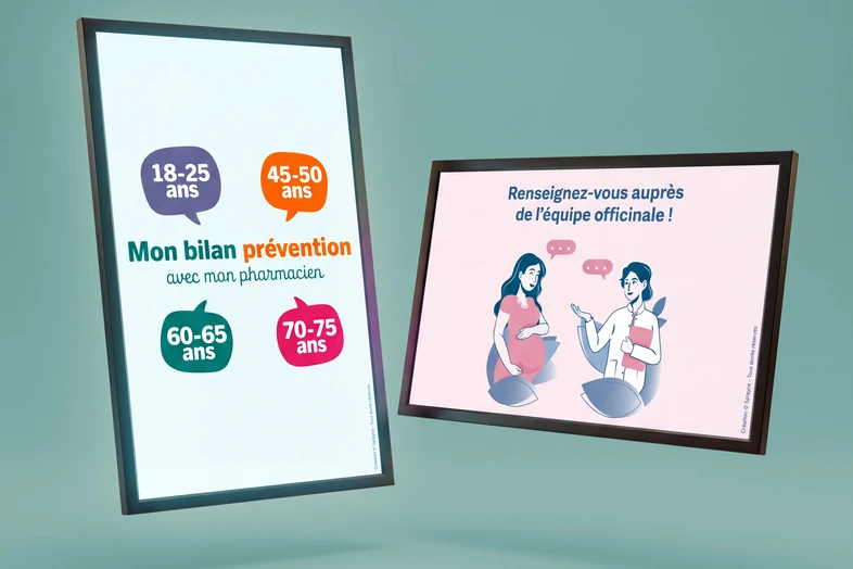Deux écrans digitales, une avec tranches d'âge et prévention, l'autre avec une femme enceinte et un pharmacien.