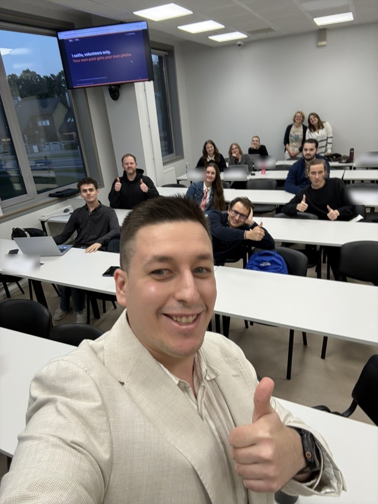 Julien Sicard taking a selfie with a class he teaches