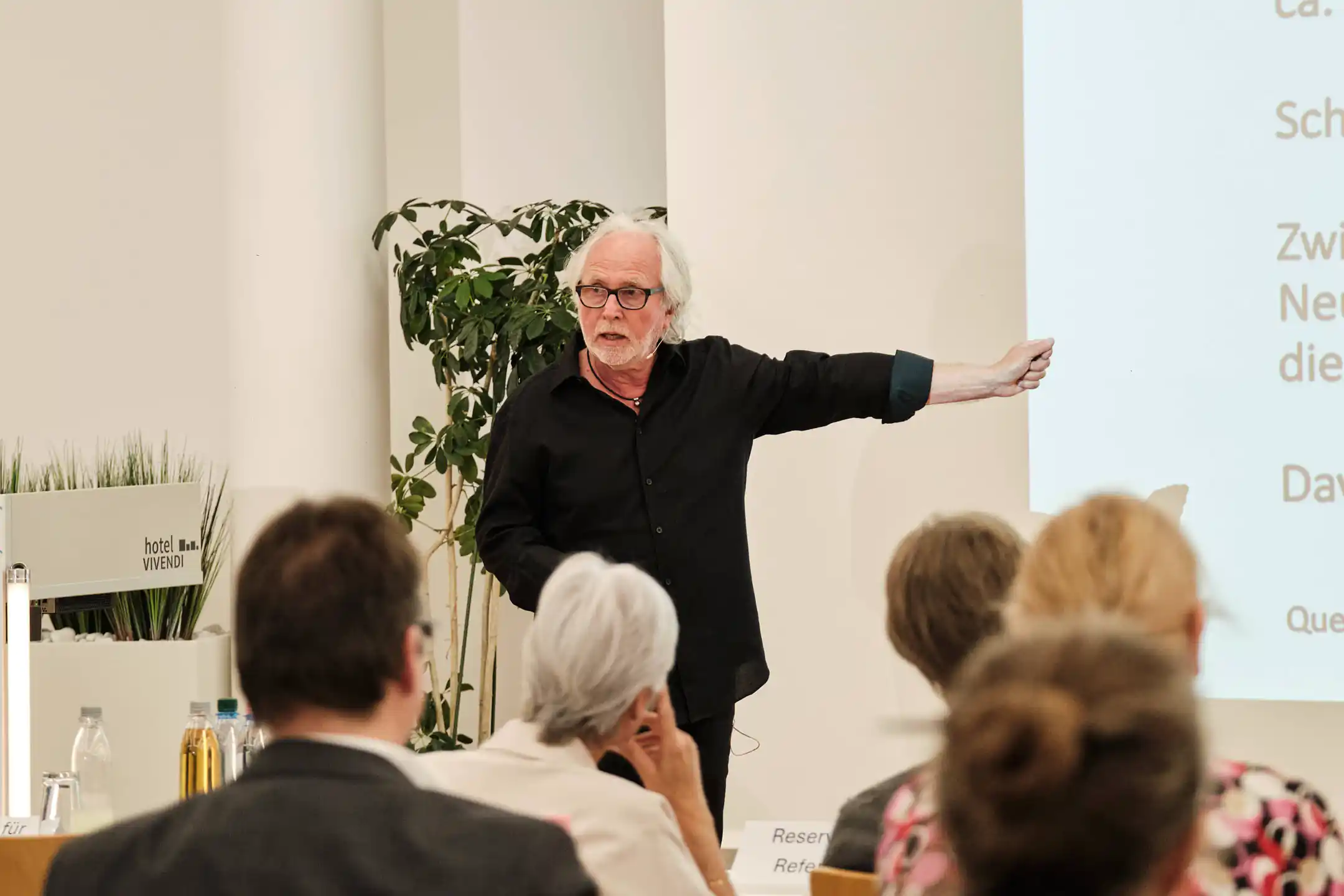 Dr. med. Dipl.-Chem. Konrad F. Cimander beim Vortrag — Circle of Experts