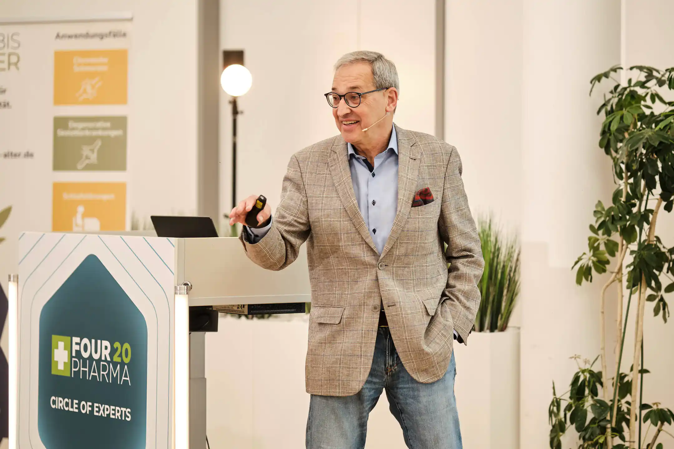 Prof. Dr. med. Thomas Herdegen beim Vortrag — Circle of Experts