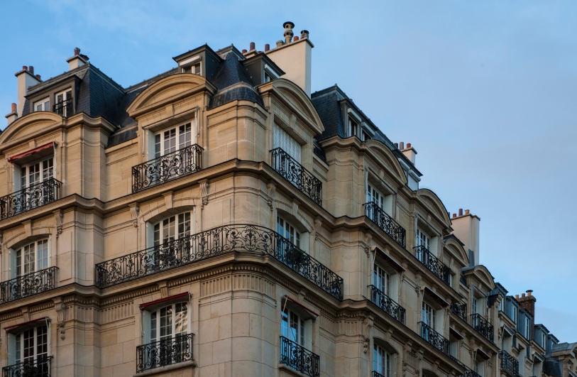 Pourquoi l'immobilier reste une valeur refuge et comment le Club deal immobilier vous y donne accès
