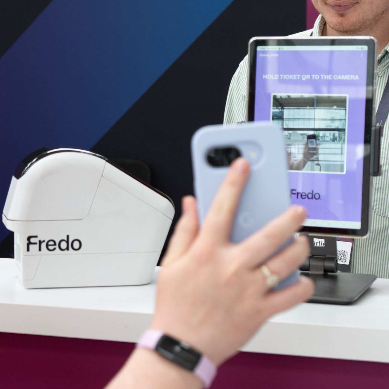 Fredo-self-checkin-tablet-QR-code