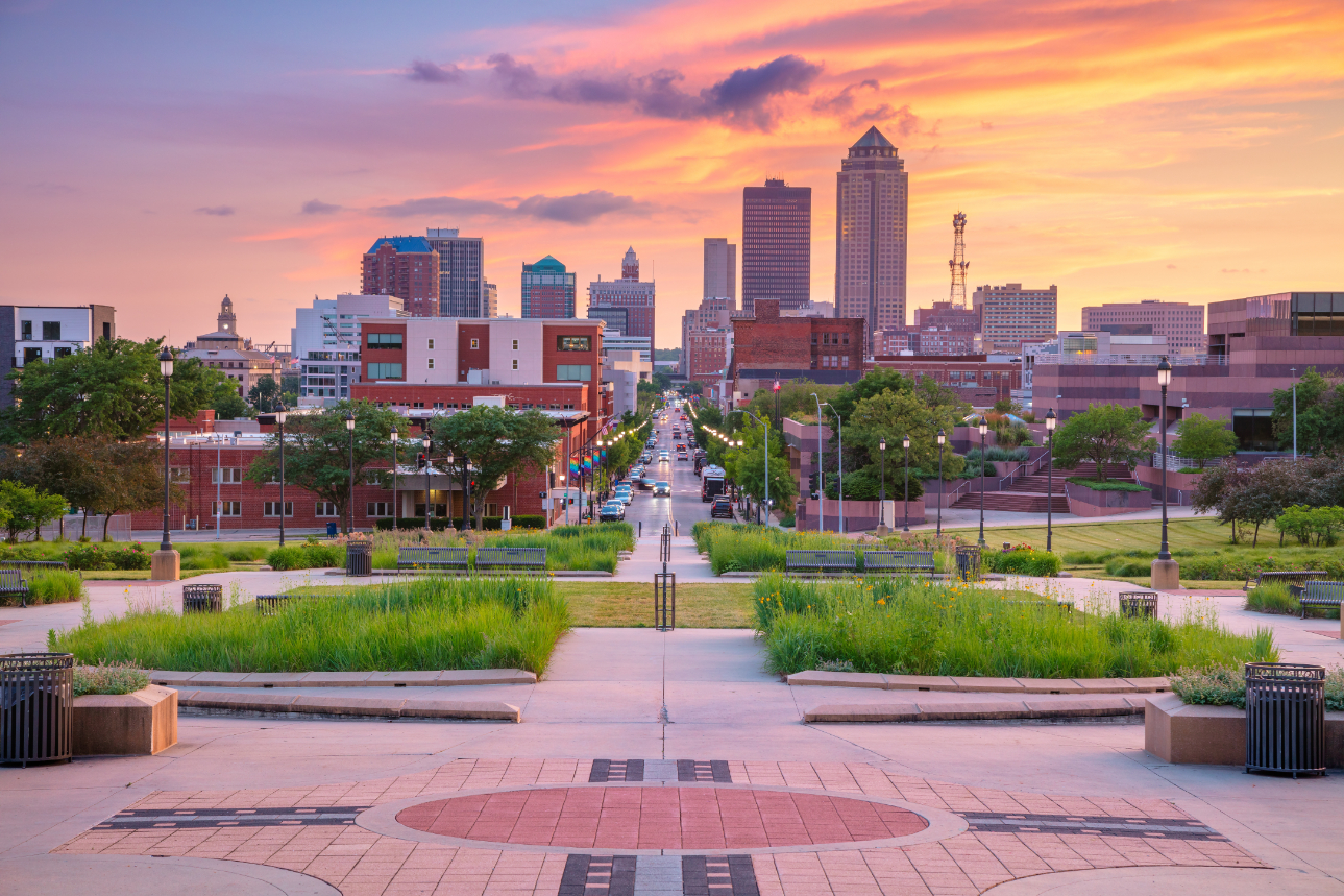 Des Moines general area with building and statues stock image