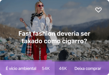 Mulher de óculos vermelhos e blusa branca em lixão, texto discute taxar fast fashion como cigarro.