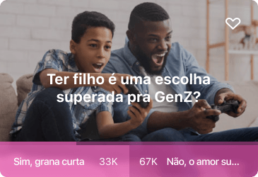 Pai sorrindo jogando videogame com filho ao lado no sofá, texto em português sobre escolha da Gen Z.