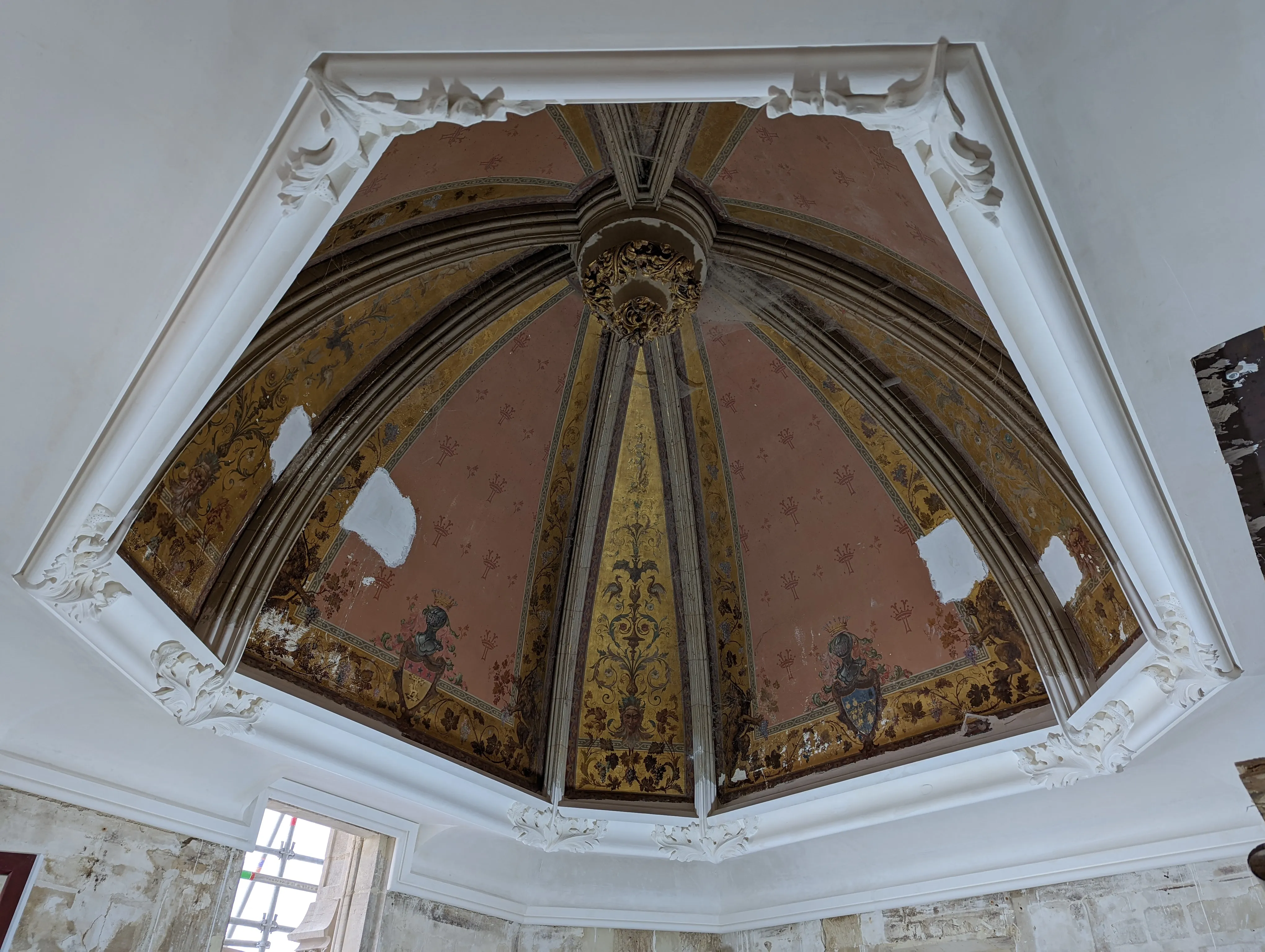 Restauration de corniche en plâtre au château de Vigny