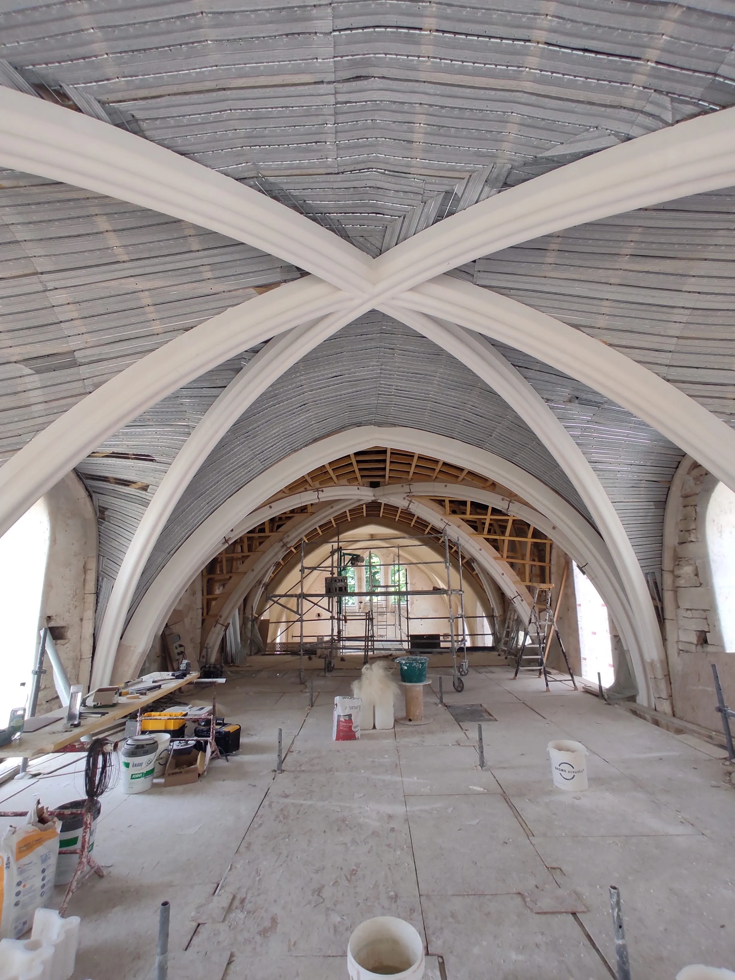 Préparation des supports en plâtrerie dans l'atelier Staff Baumann