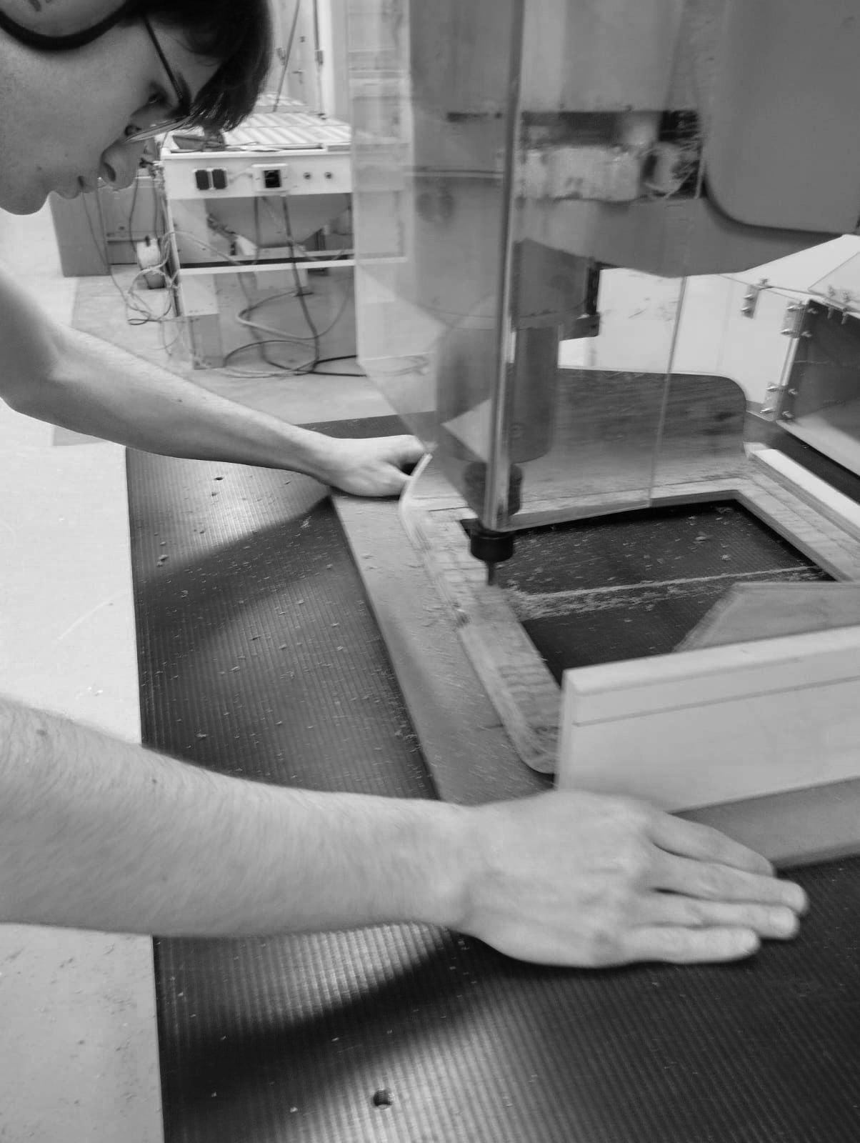 Ajourage de la coque en bois en atelier