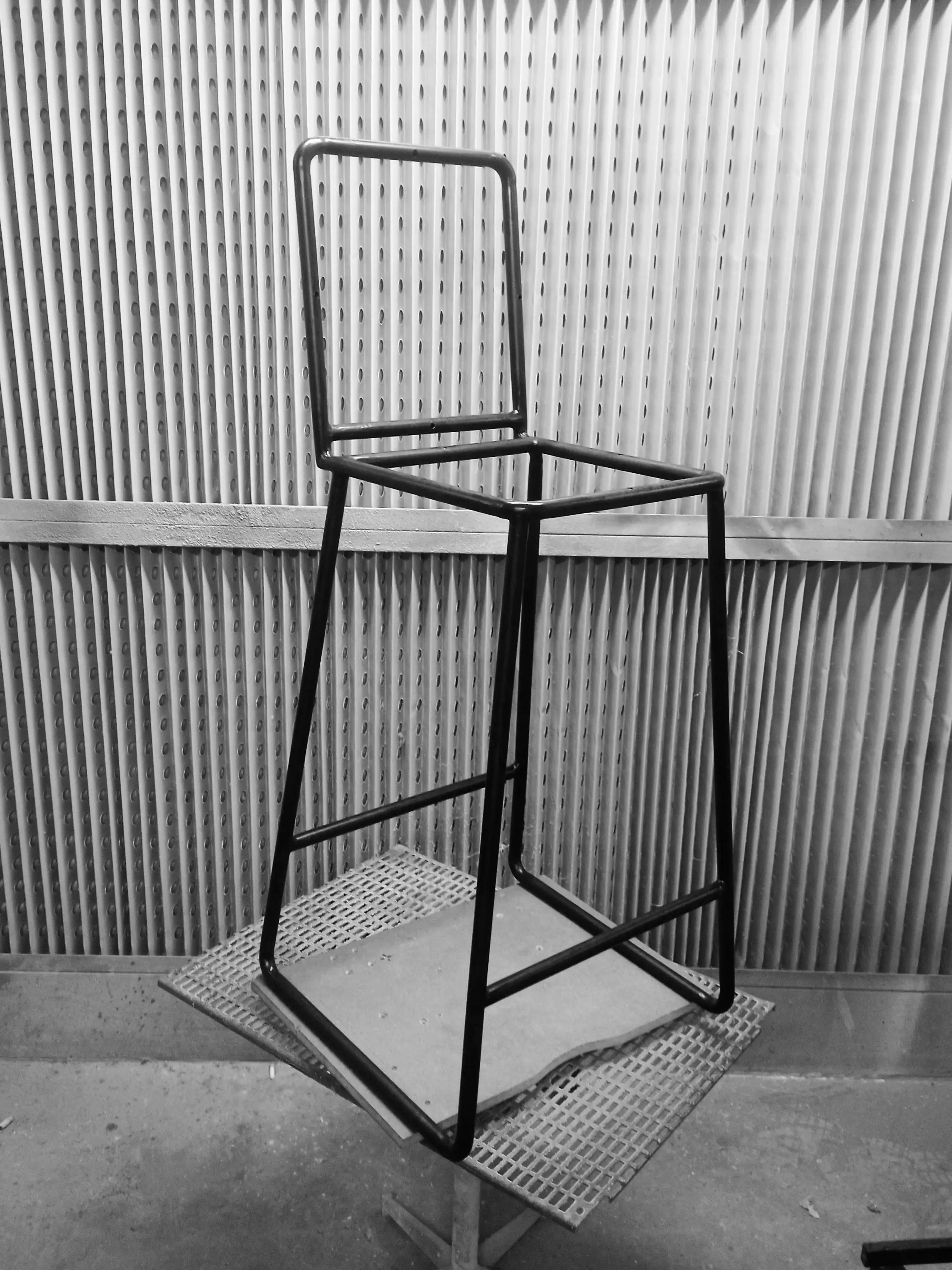 Fabrication en atelier de la structure en métal soutenant l'assise