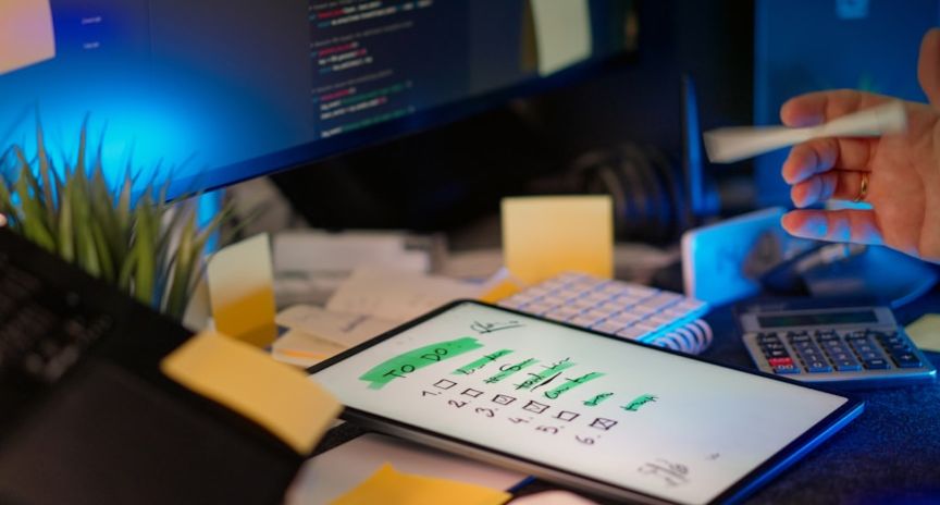 Titelbild zum Blogartikel „Finance Operations skalieren: Wochen-, Monats- und Quartalsroutinen für Scaleups“