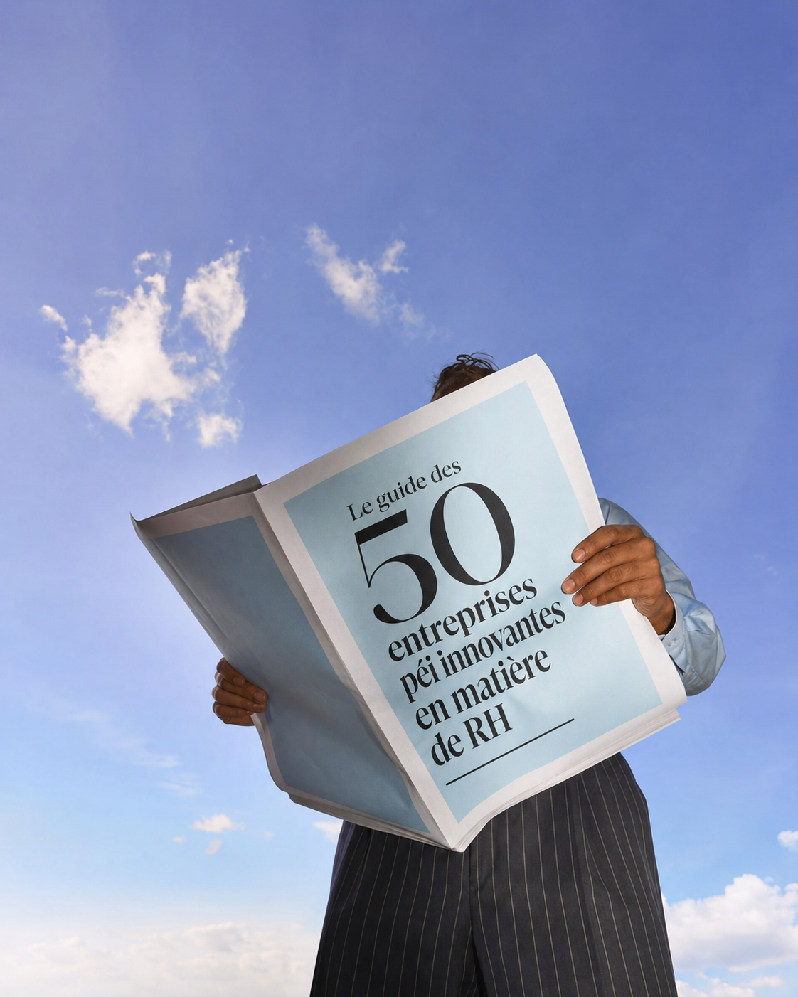 Personne lisant un journal titré « Le guide des 50 entreprises péï innovantes en matière de RH »