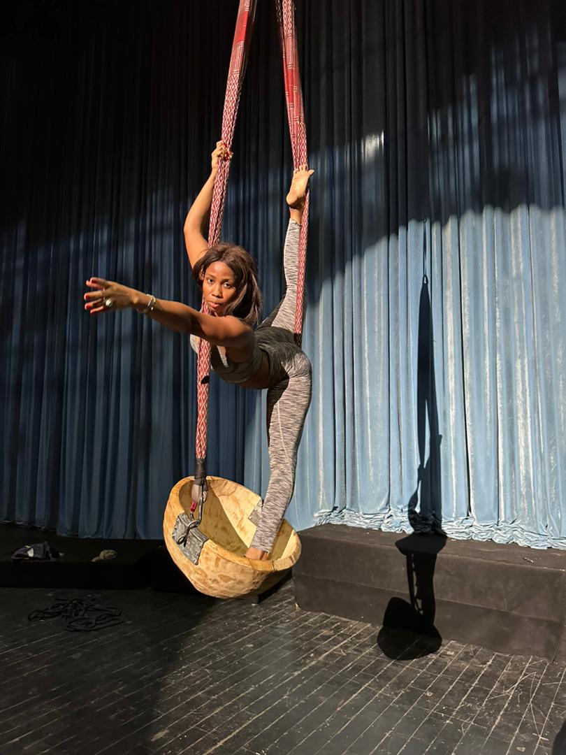 Marietou performing