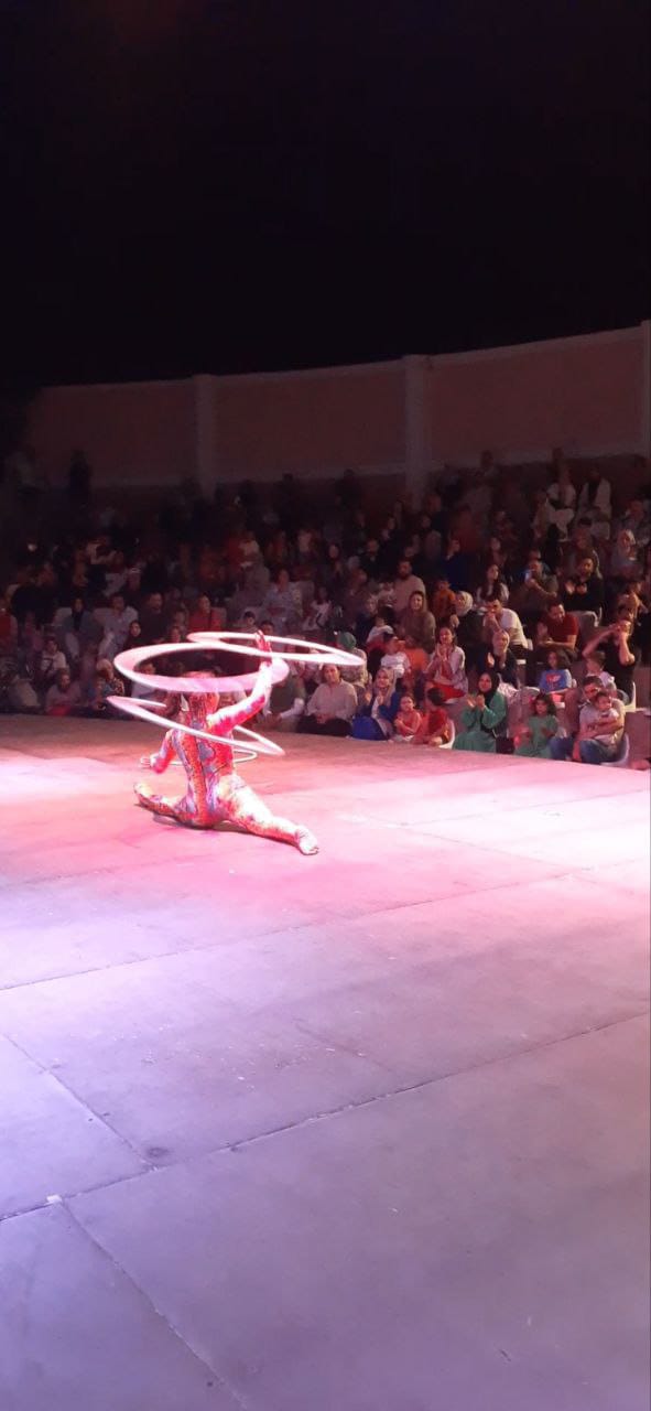 Tihunzer performing