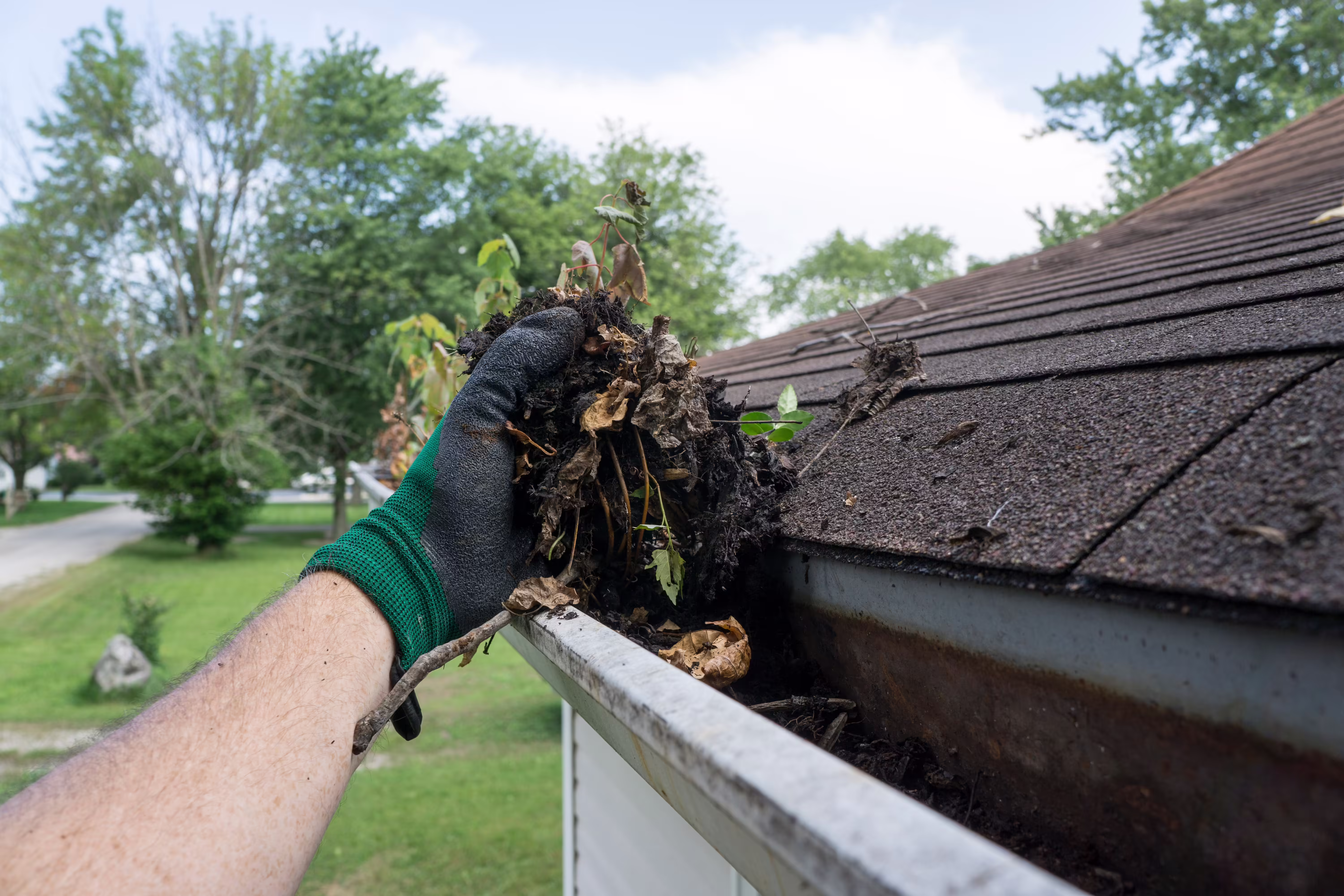 Professional gutter cleaning service in Central NJ