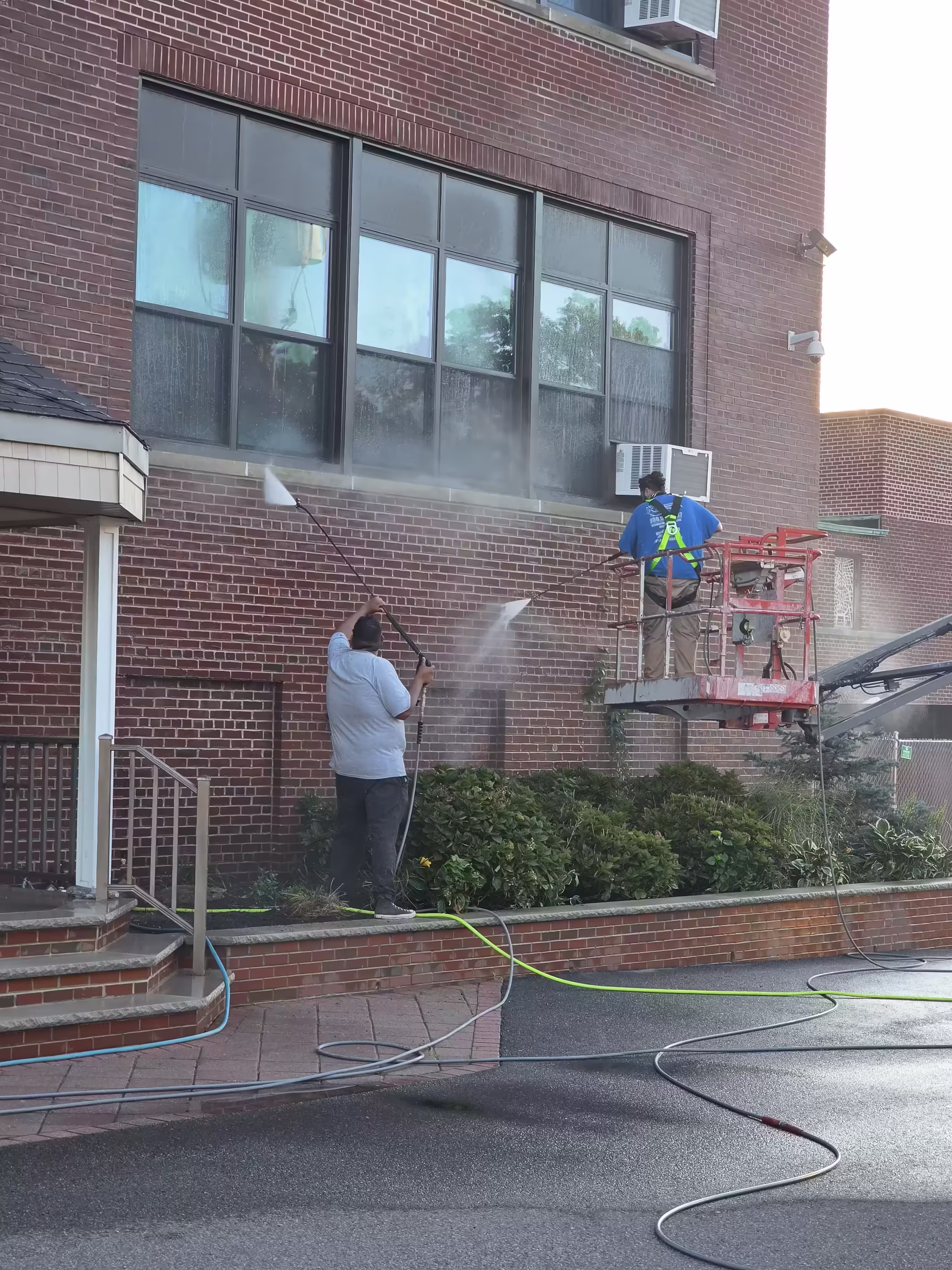 EEC soft washing a commercial building in NJ