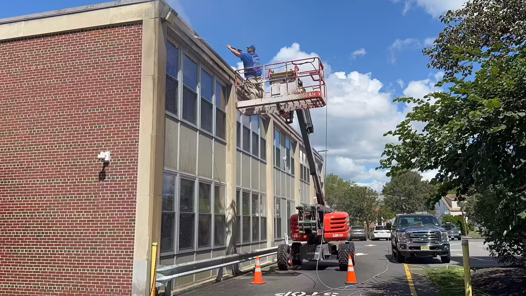 Cleaned commercial building exterior after EEC service