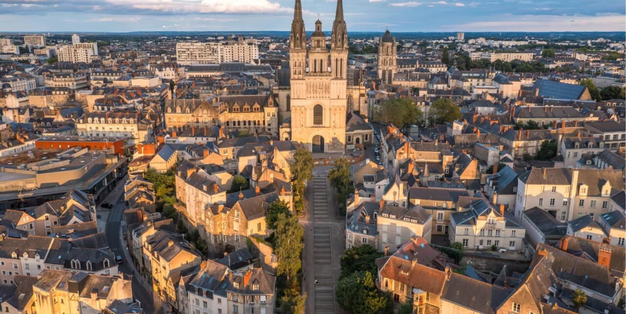 cathedral-angers-soir