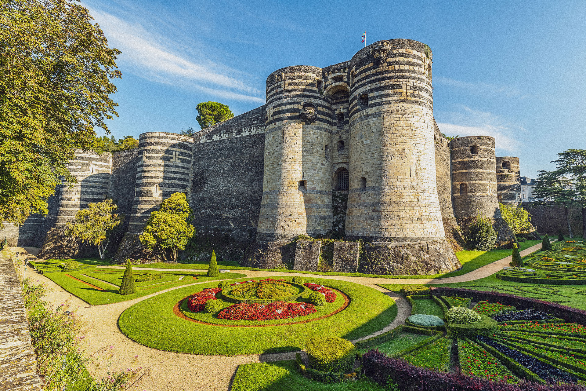 Vue du château d’Angers, à découvrir autour du Château des Forges