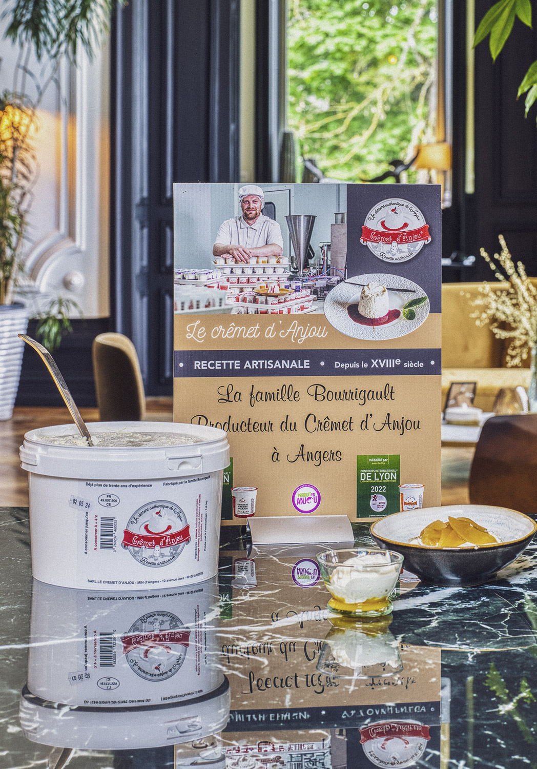 Photo Packshot du Crémet d'Anjou, spécialité régionale, au sein du Château des Forges