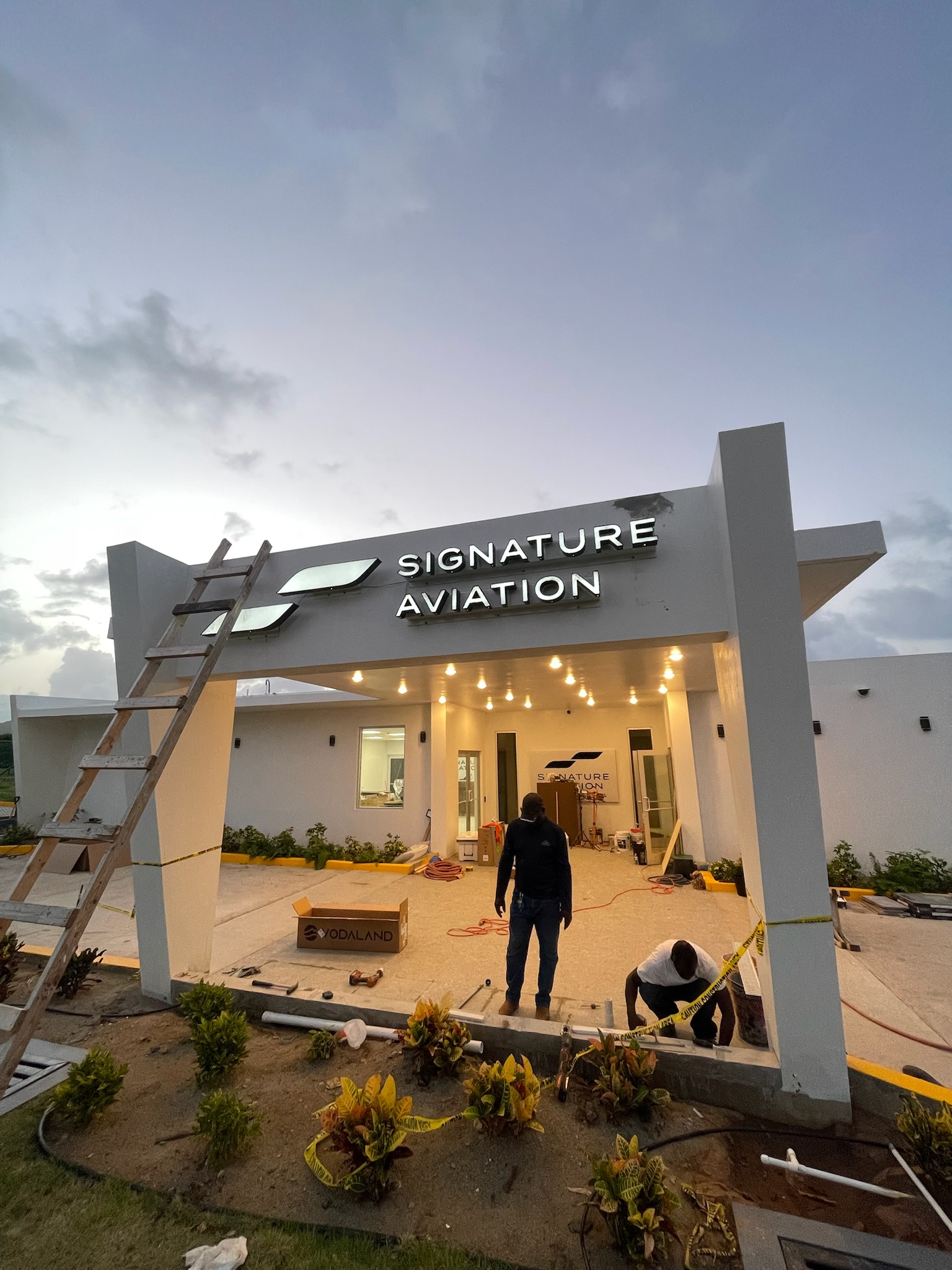 Jet Centre by Signature