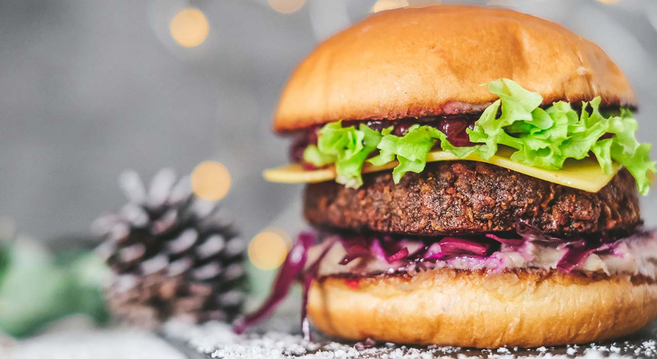 Veganer Weihnachtsburger mit Maronen und Rotkohl